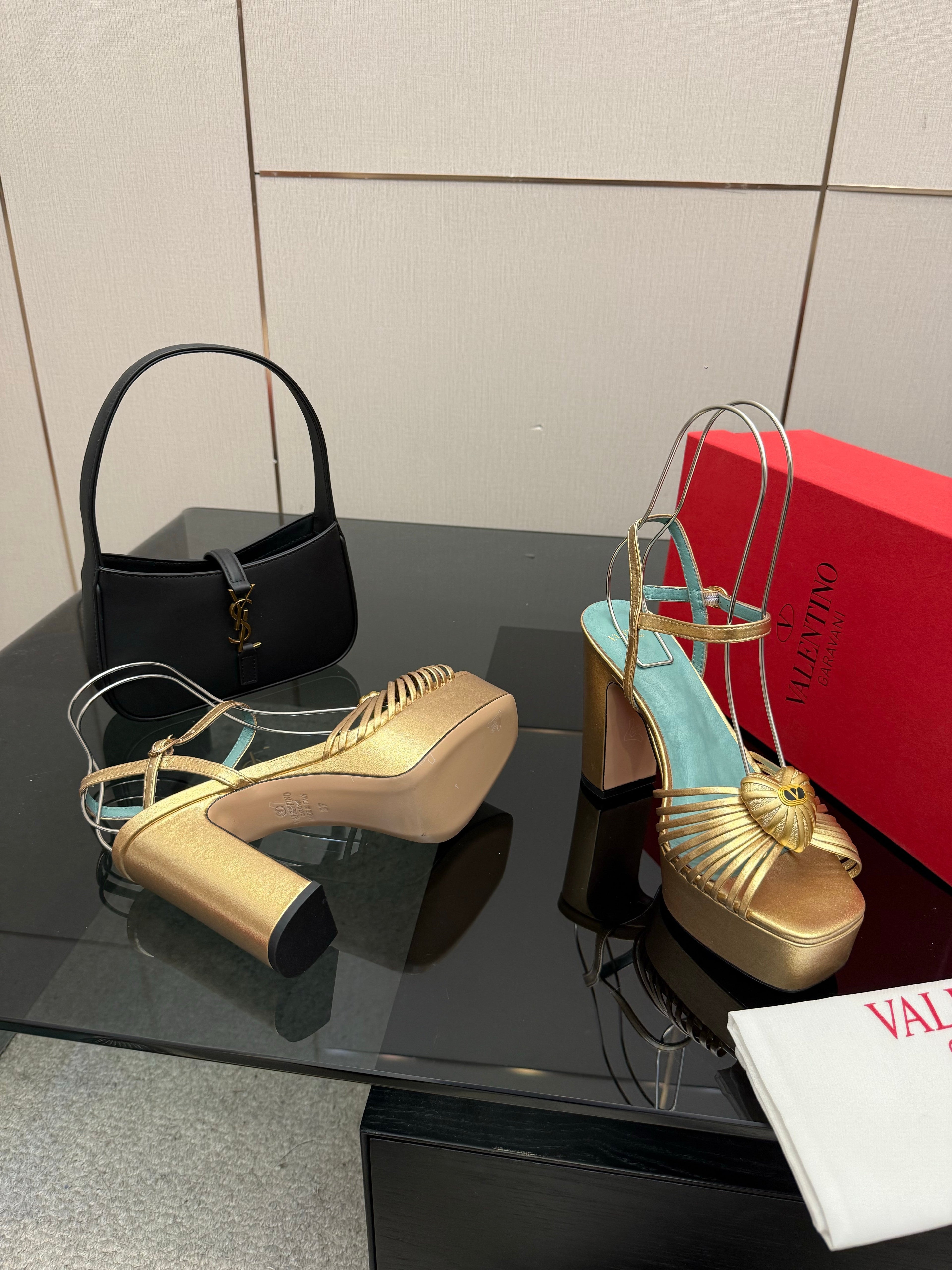 VALENTINO Classic Sandals Gold in Sheepskin 629540