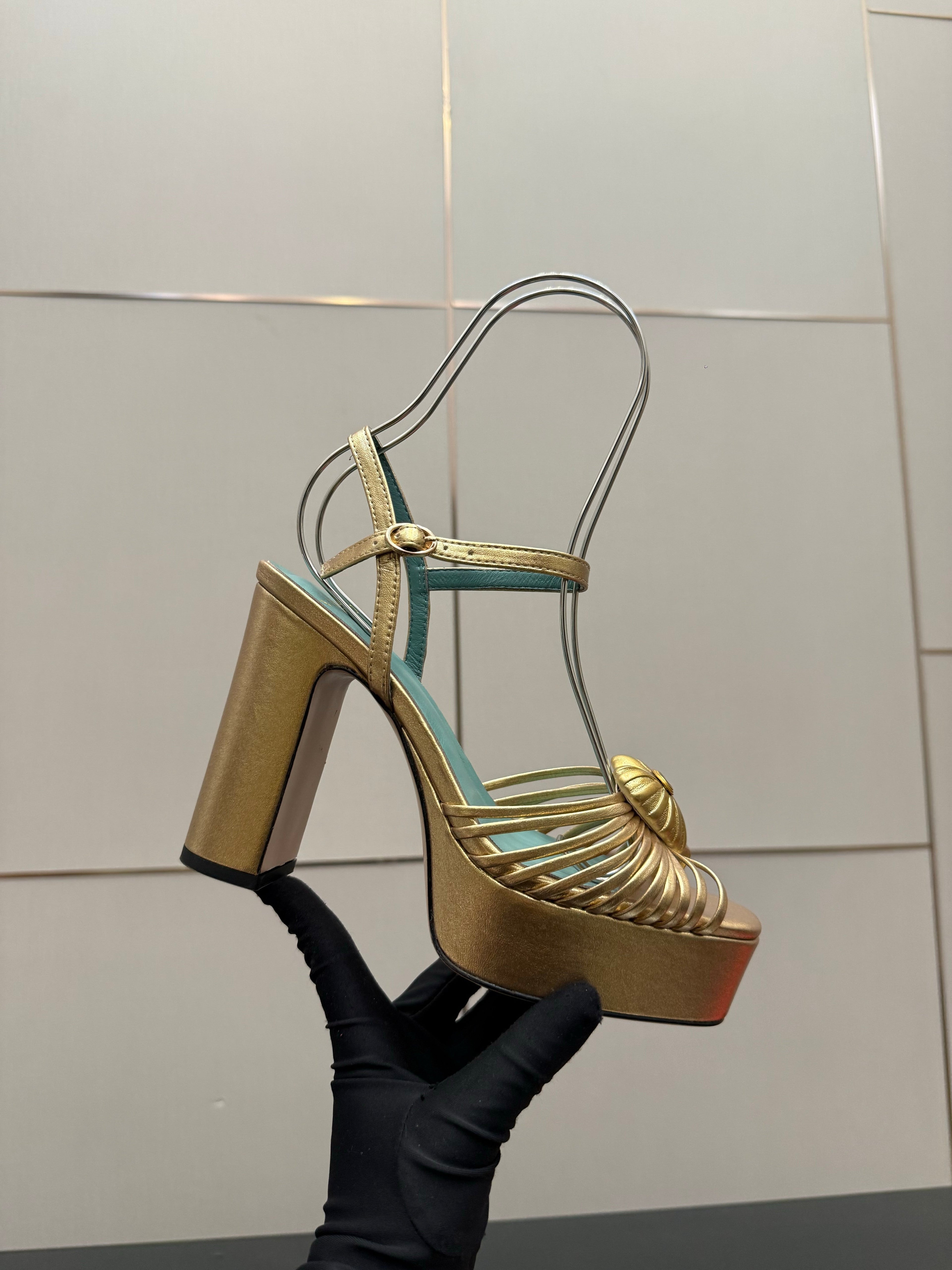 VALENTINO Classic Sandals Gold in Sheepskin 629540