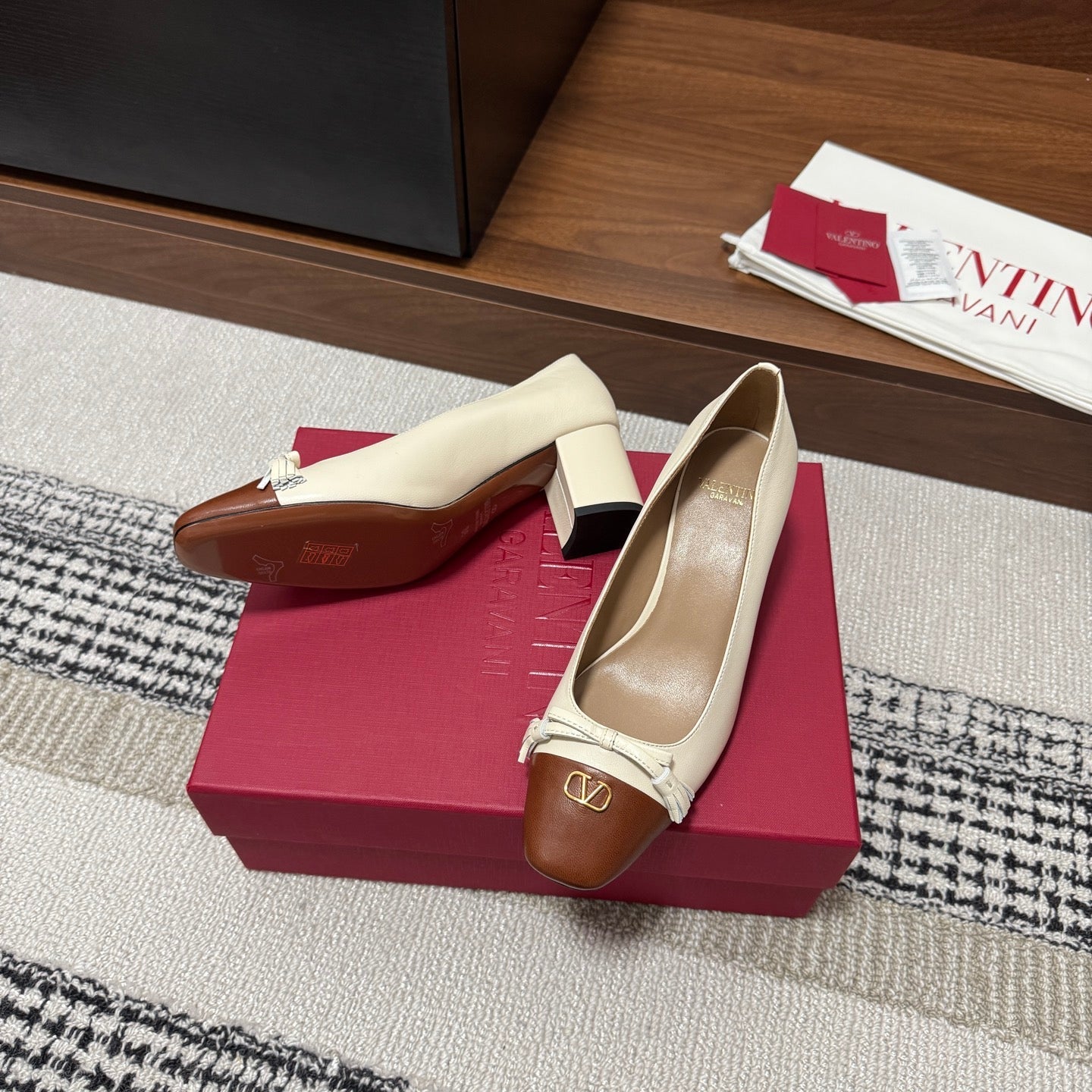 Valentino Garavani Pumps 60 Brown Cream in Sheepskin 685890
