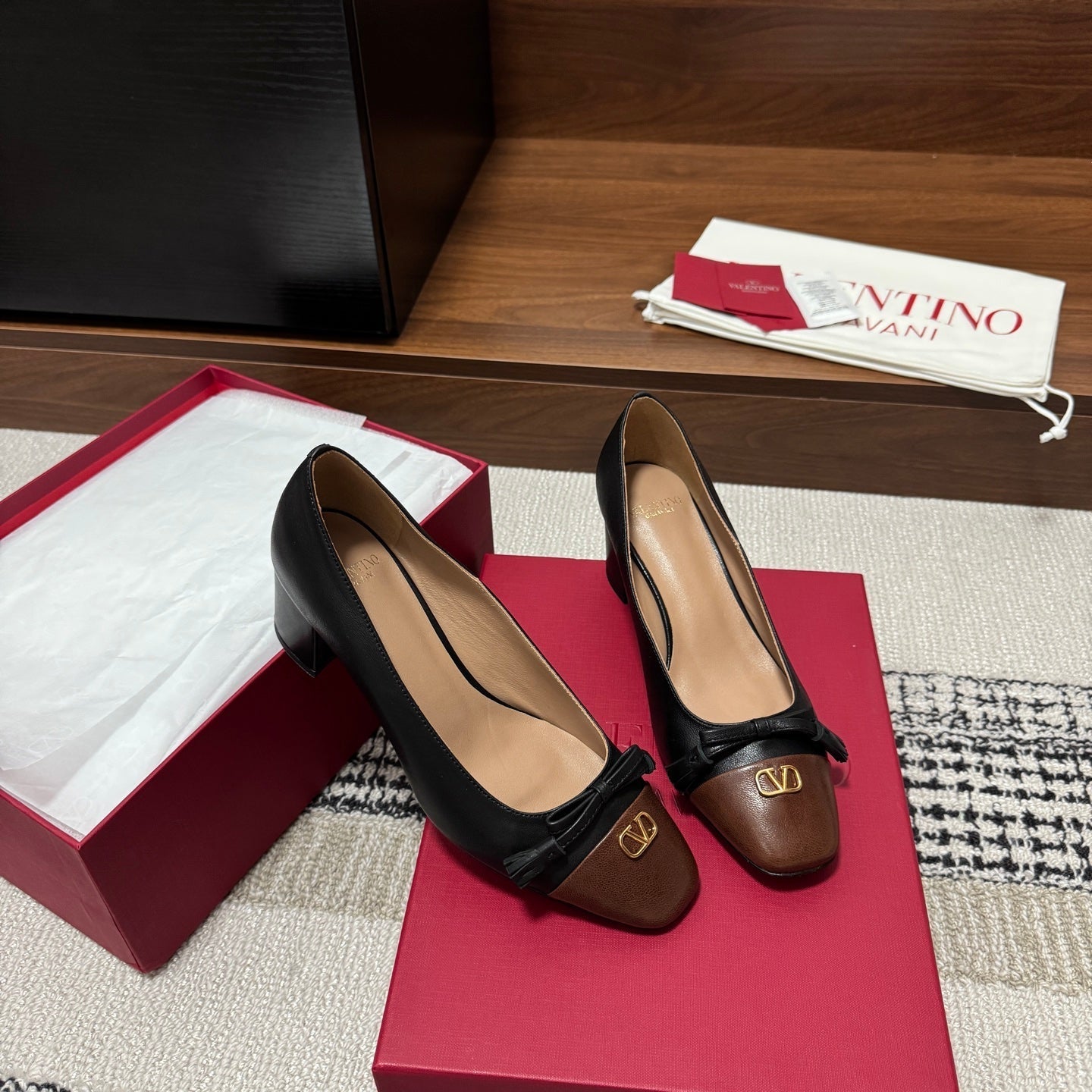 Valentino Garavani Pumps 60 Dark Brown Black in Sheepskin 685889