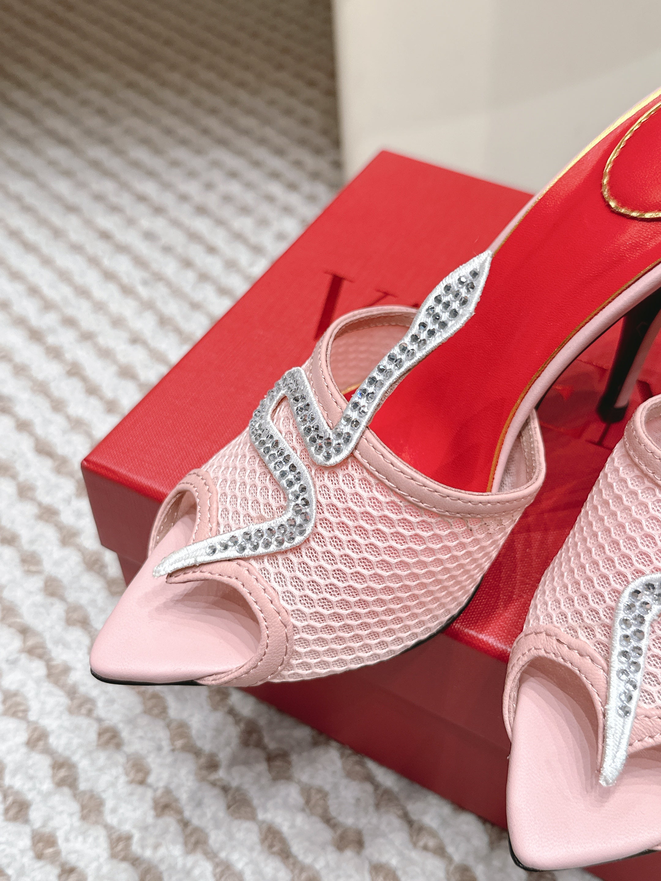 VL 26 Pointed Toe Rhinestone Buckle Sandals 10cm Light Pink in Mesh 813050