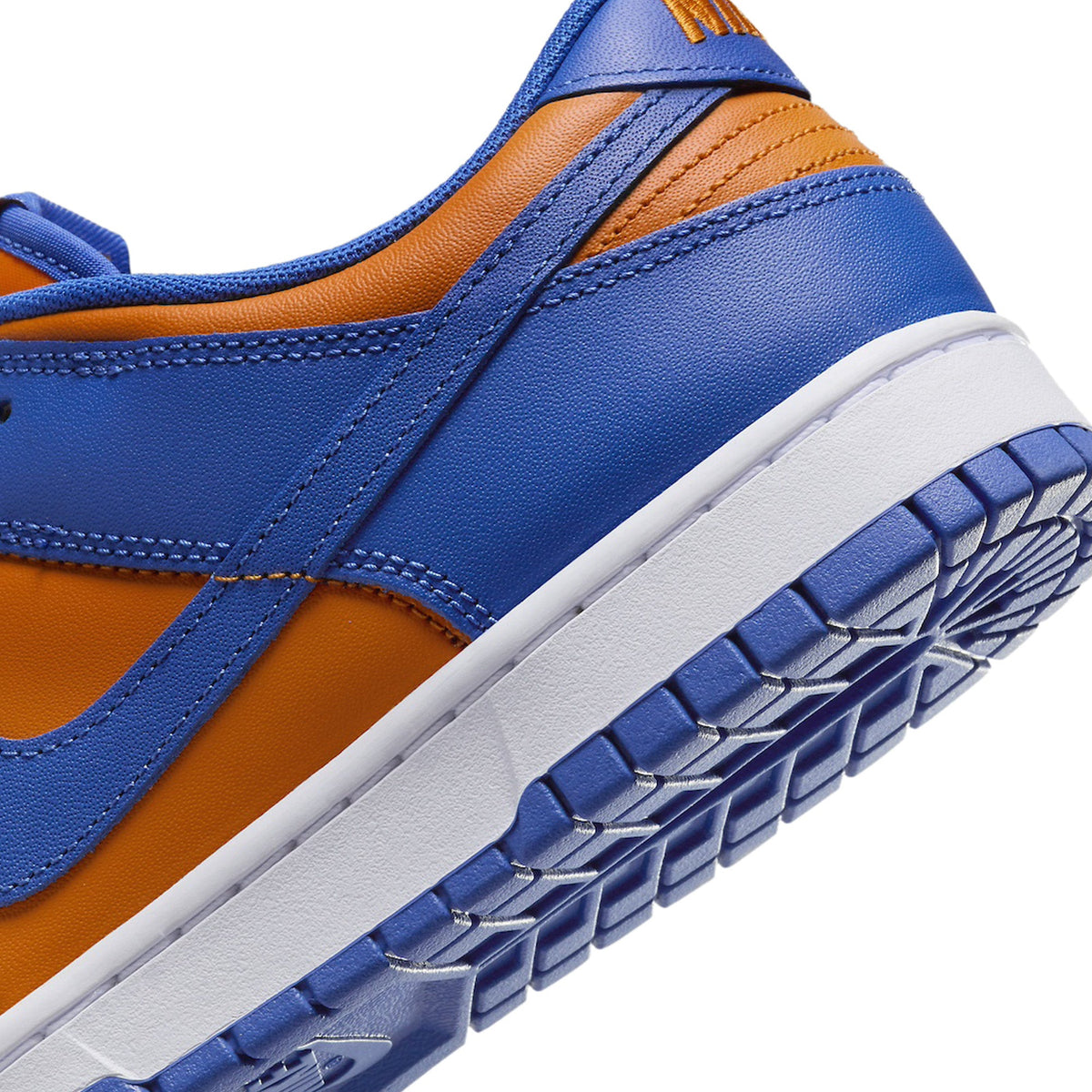 Nike Dunk Low 'Knicks' (2024)