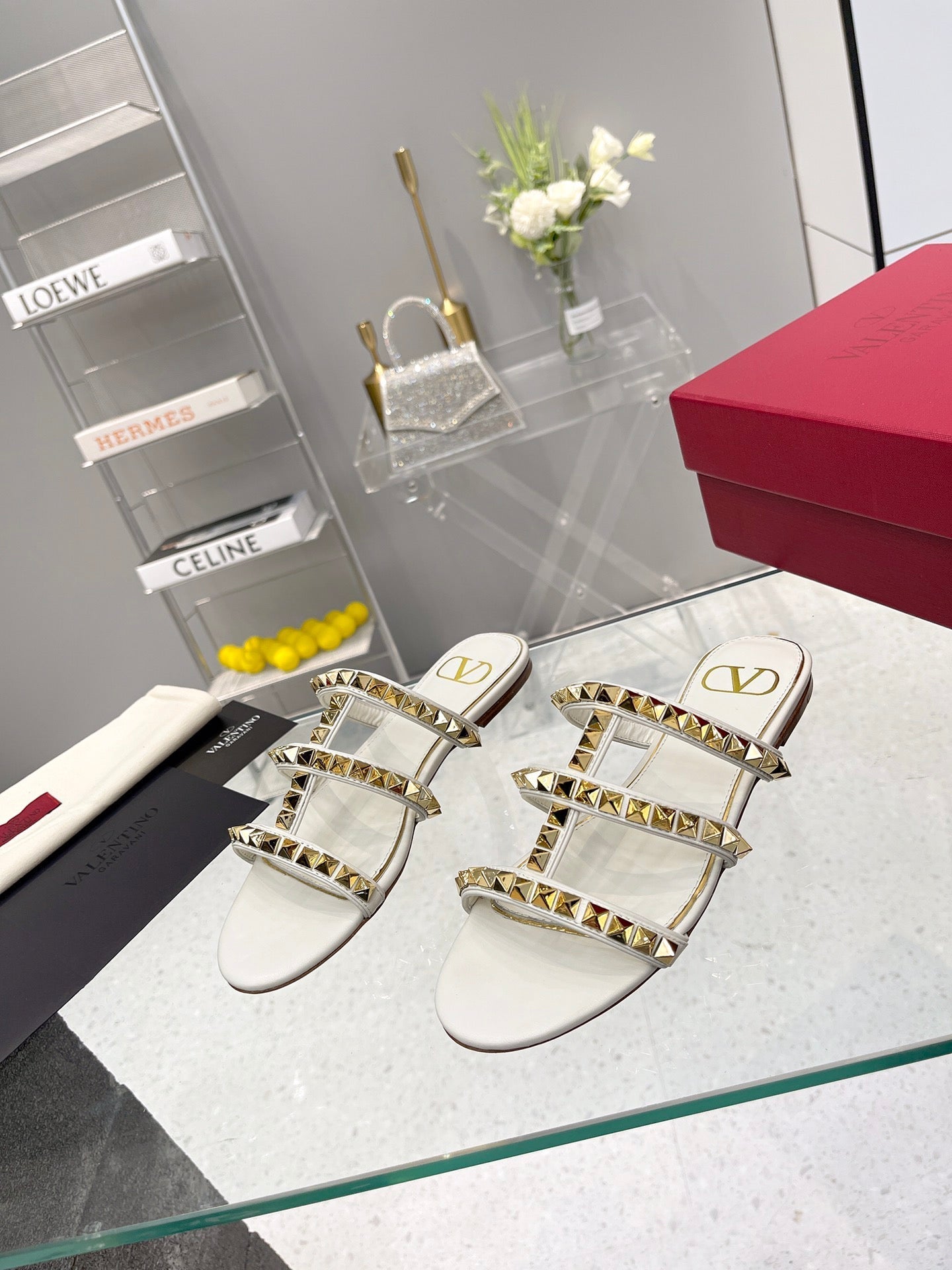 VT 26s Rockstud Flat Sandals White Sheepskin 714934