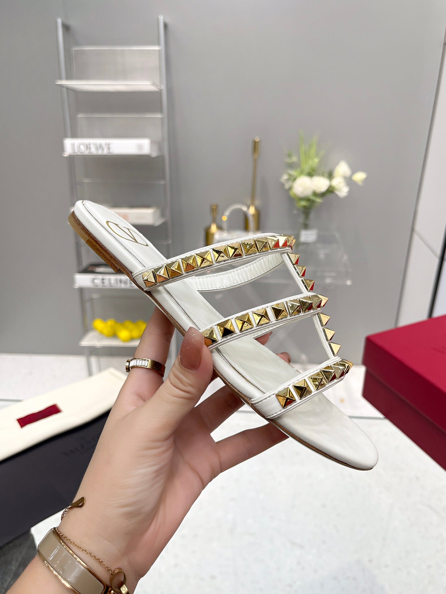 VT 26s Rockstud Flat Sandals White Sheepskin 714934