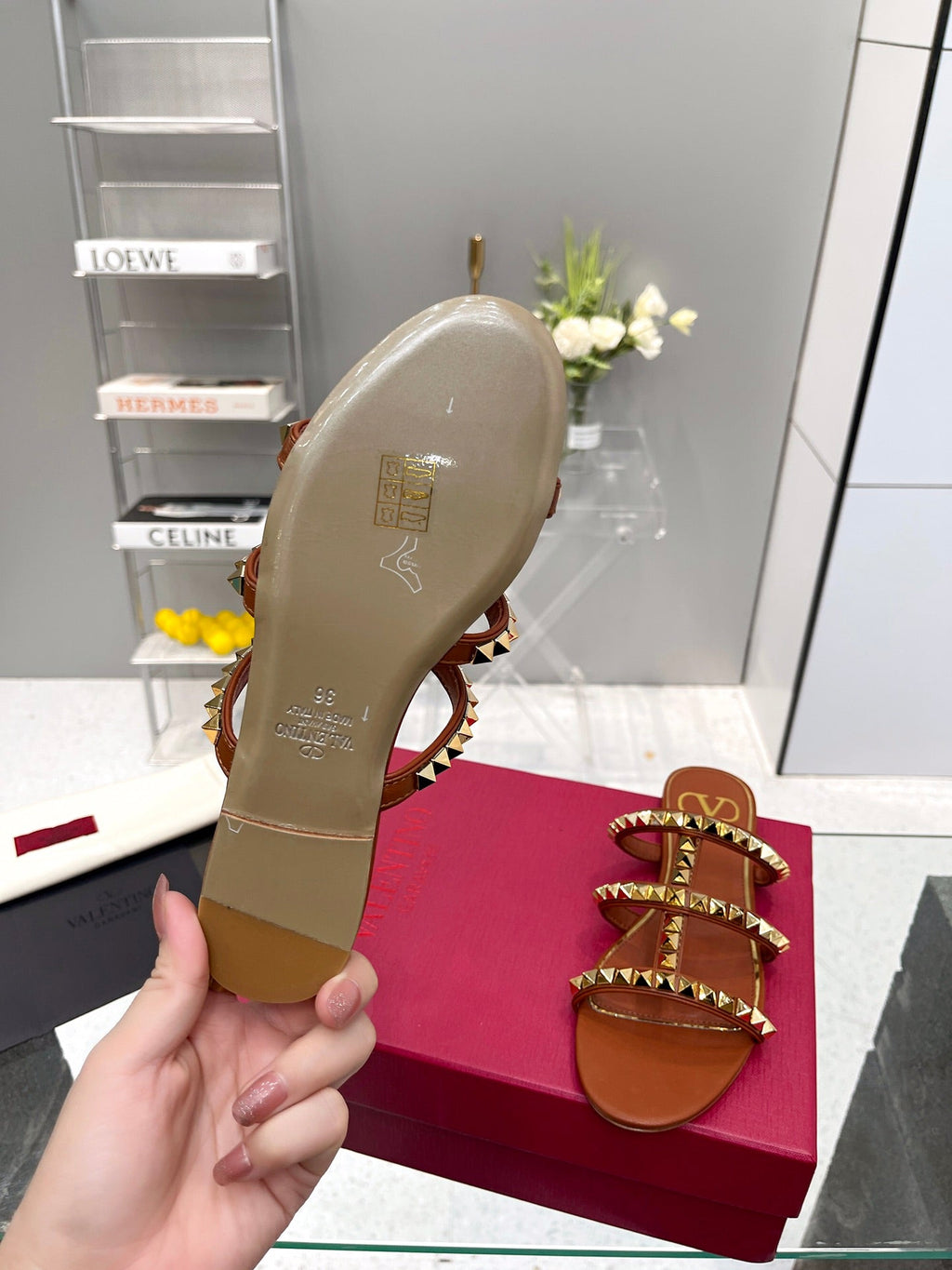 VT 26s Rockstud Flat Sandals Brown Sheepskin 714933