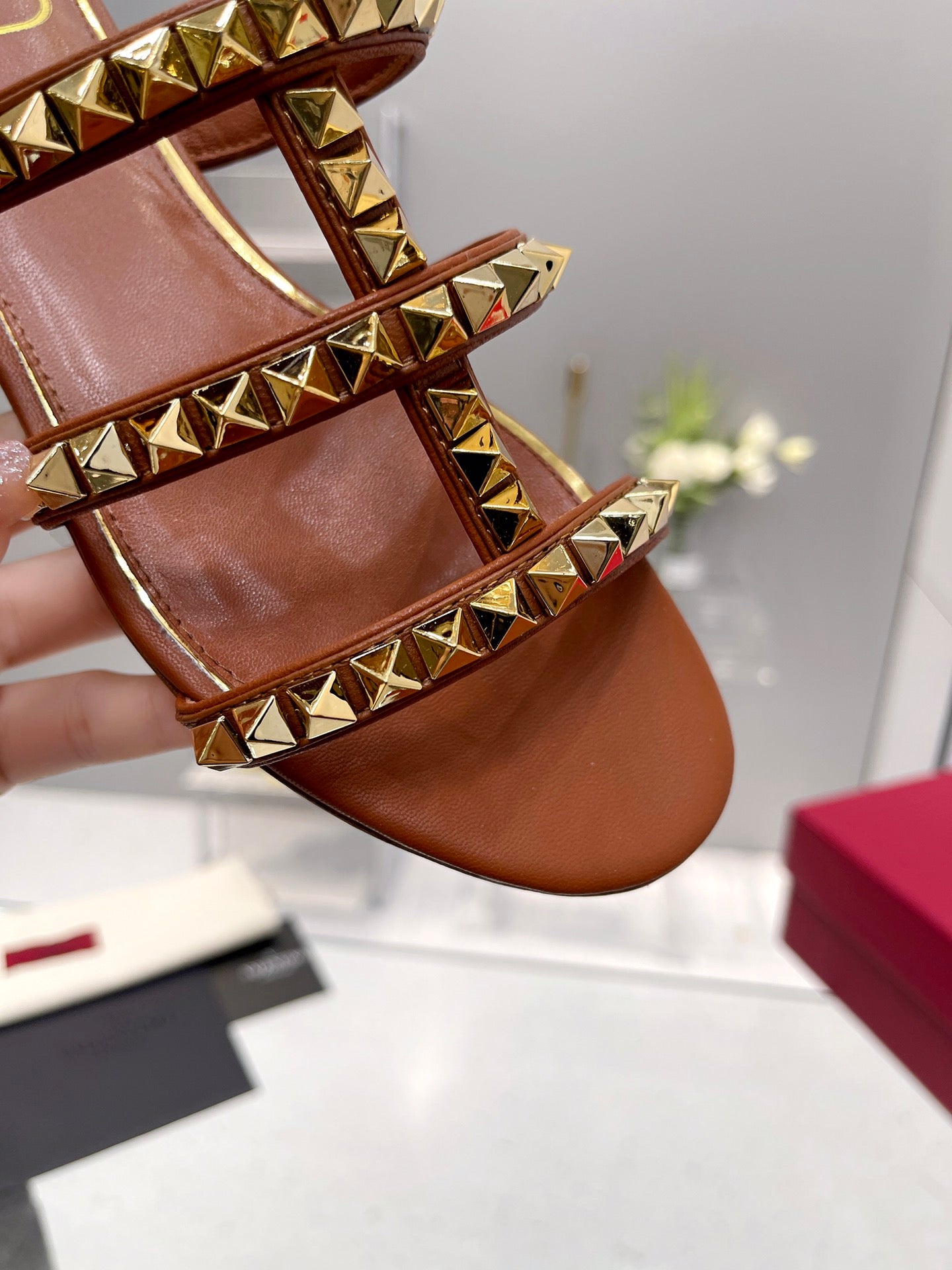 VT 26s Rockstud Flat Sandals Brown Sheepskin 714933