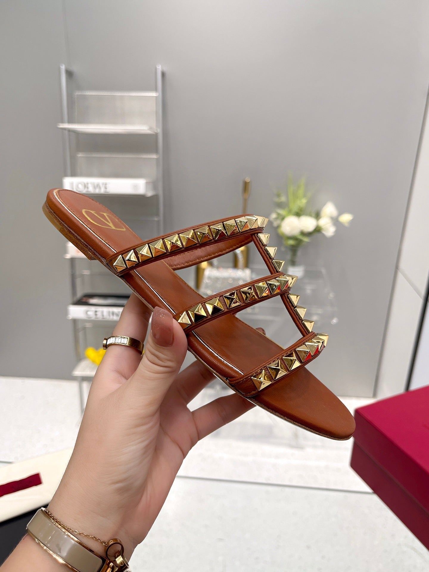 VT 26s Rockstud Flat Sandals Brown Sheepskin 714933