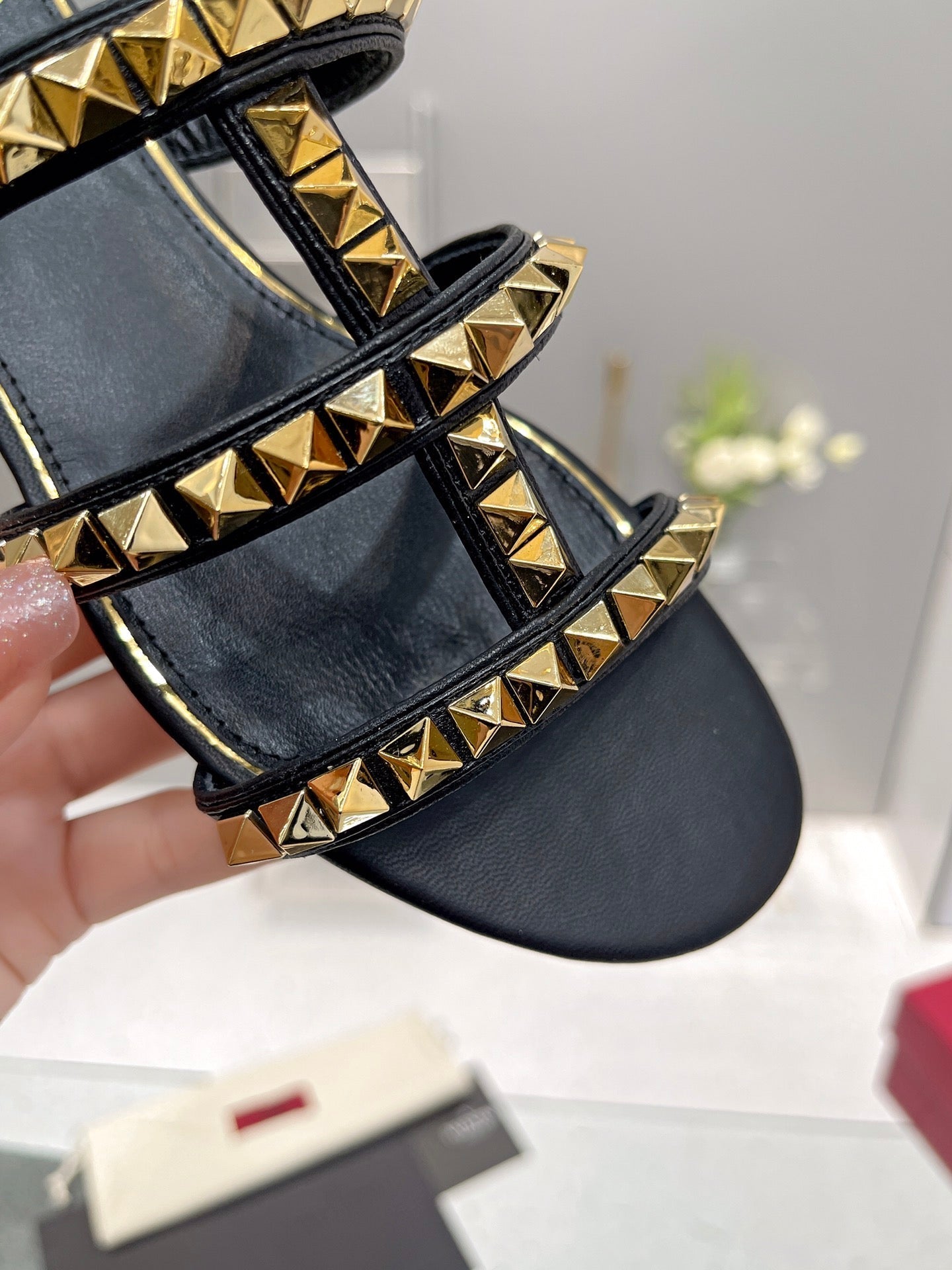 VT 26s Rockstud Flat Sandals Black Sheepskin 714932