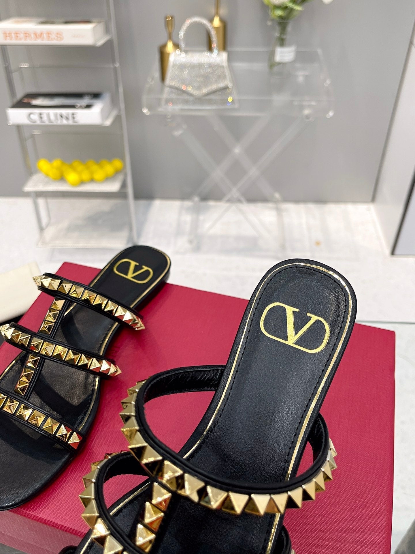 VT 26s Rockstud Flat Sandals Black Sheepskin 714932