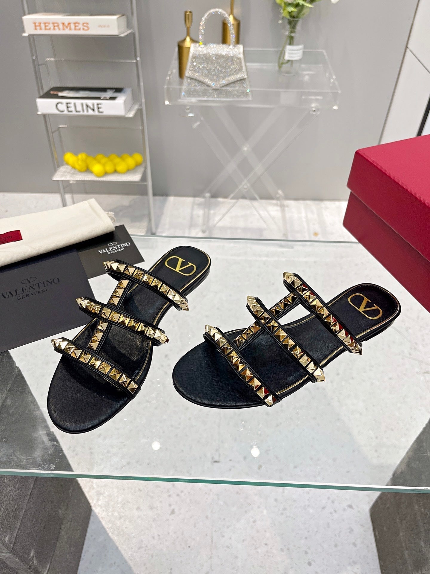 VT 26s Rockstud Flat Sandals Black Sheepskin 714932