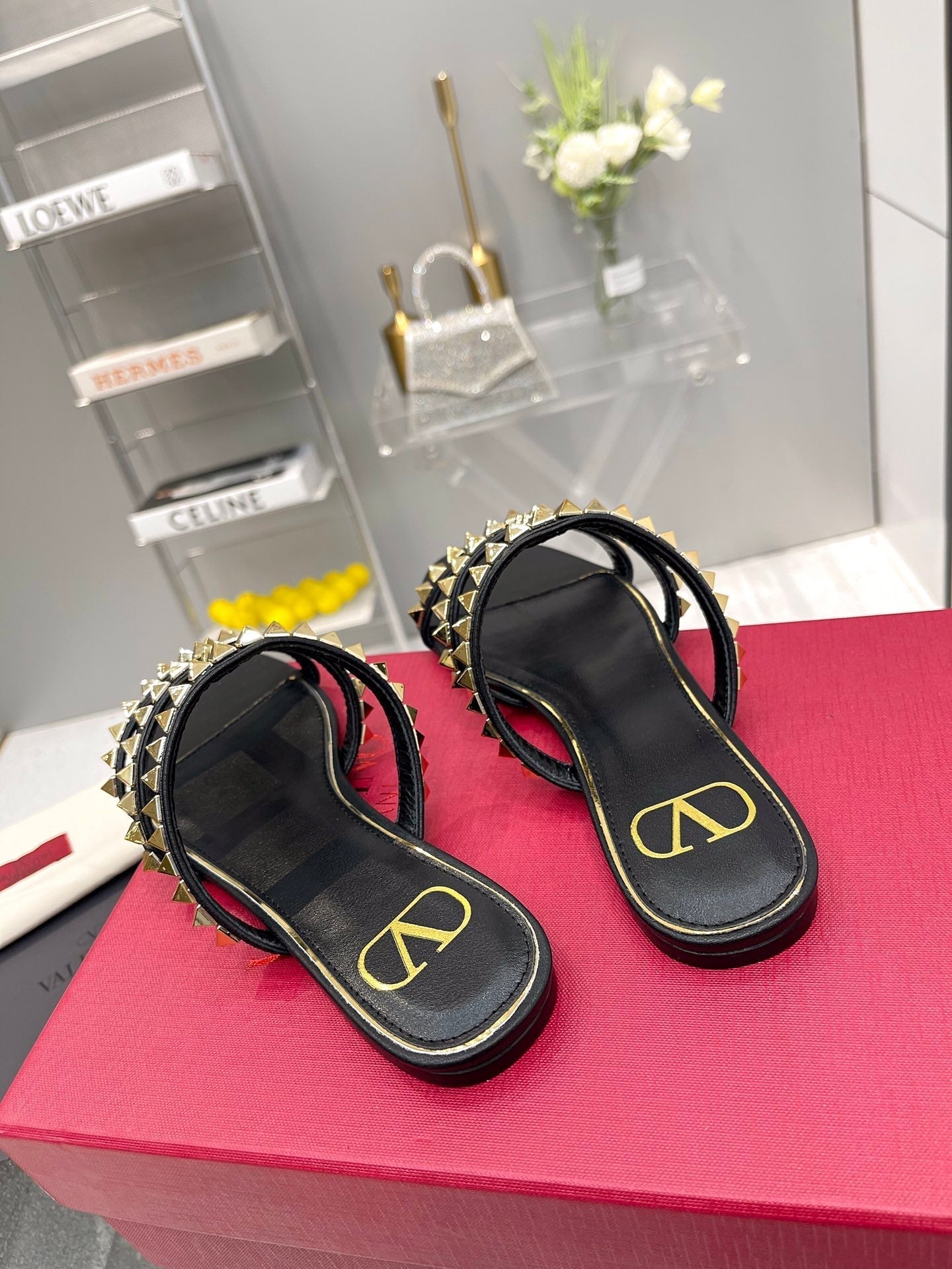 VT 26s Rockstud Flat Sandals Black Sheepskin 714932