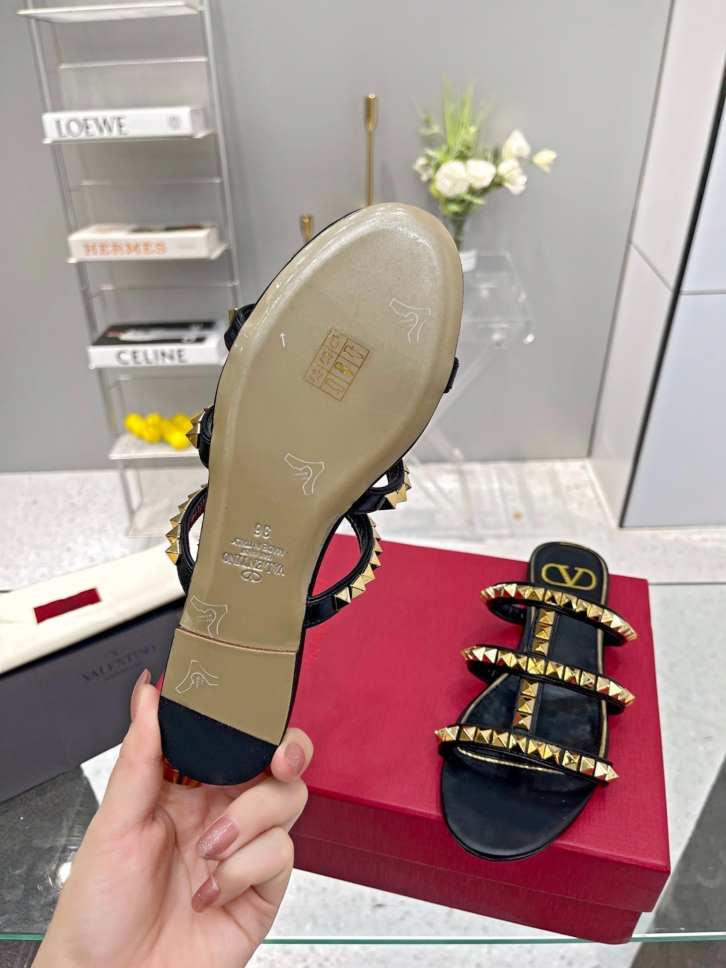 VT 26s Rockstud Flat Sandals Black Sheepskin 714932