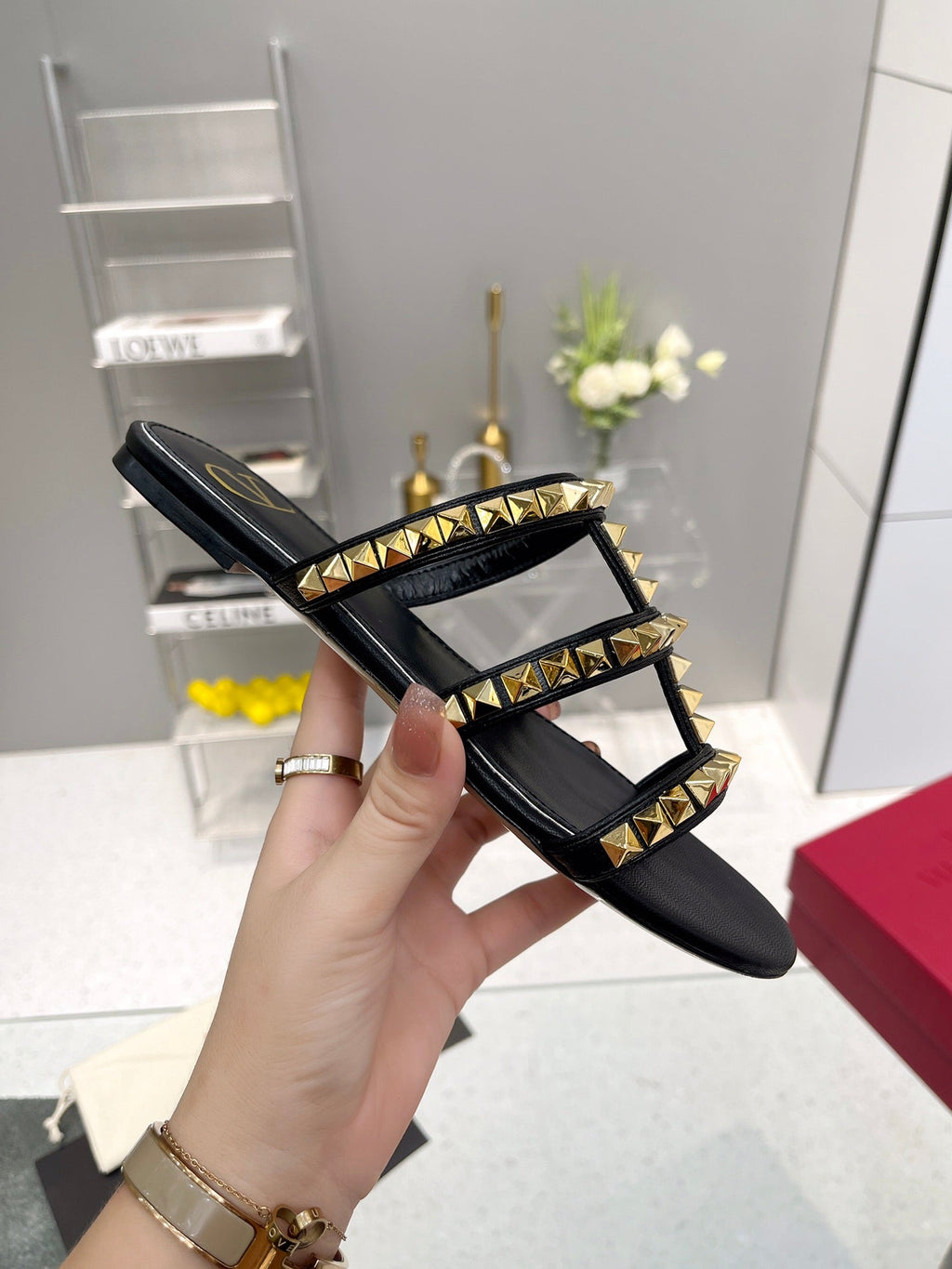 VT 26s Rockstud Flat Sandals Black Sheepskin 714932