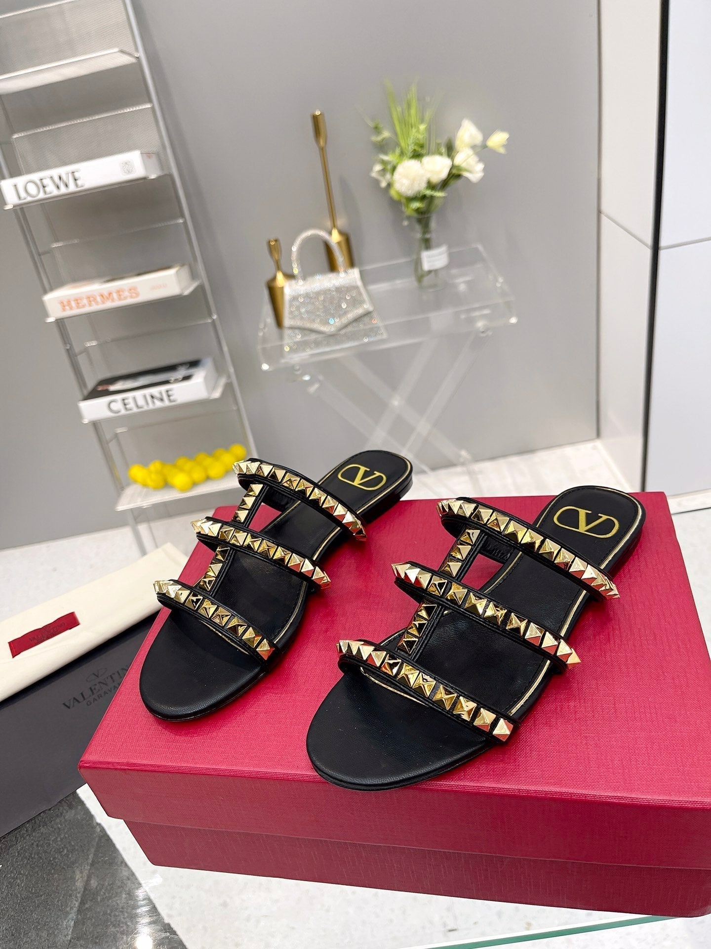 VT 26s Rockstud Flat Sandals Black Sheepskin 714932
