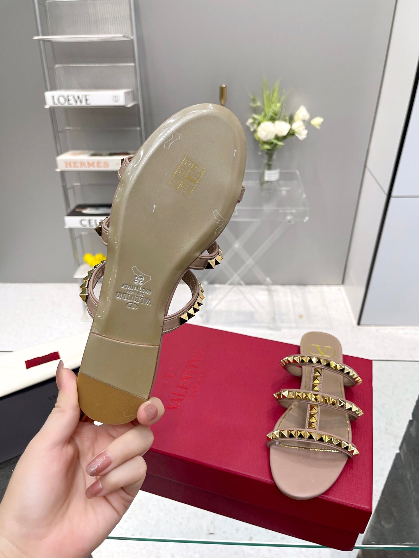 VT 26s Rockstud Flat Sandals Dusty Pink Sheepskin 714931
