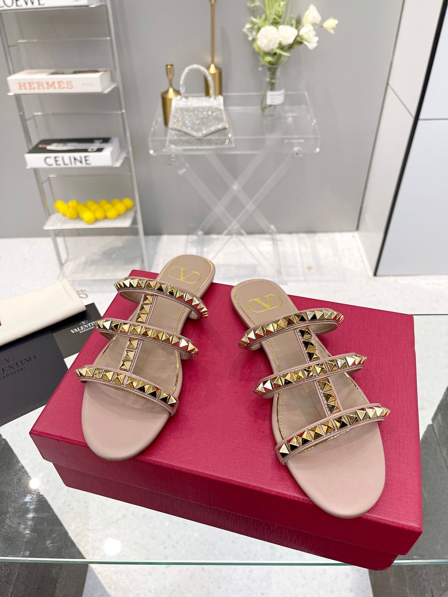 VT 26s Rockstud Flat Sandals Dusty Pink Sheepskin 714931