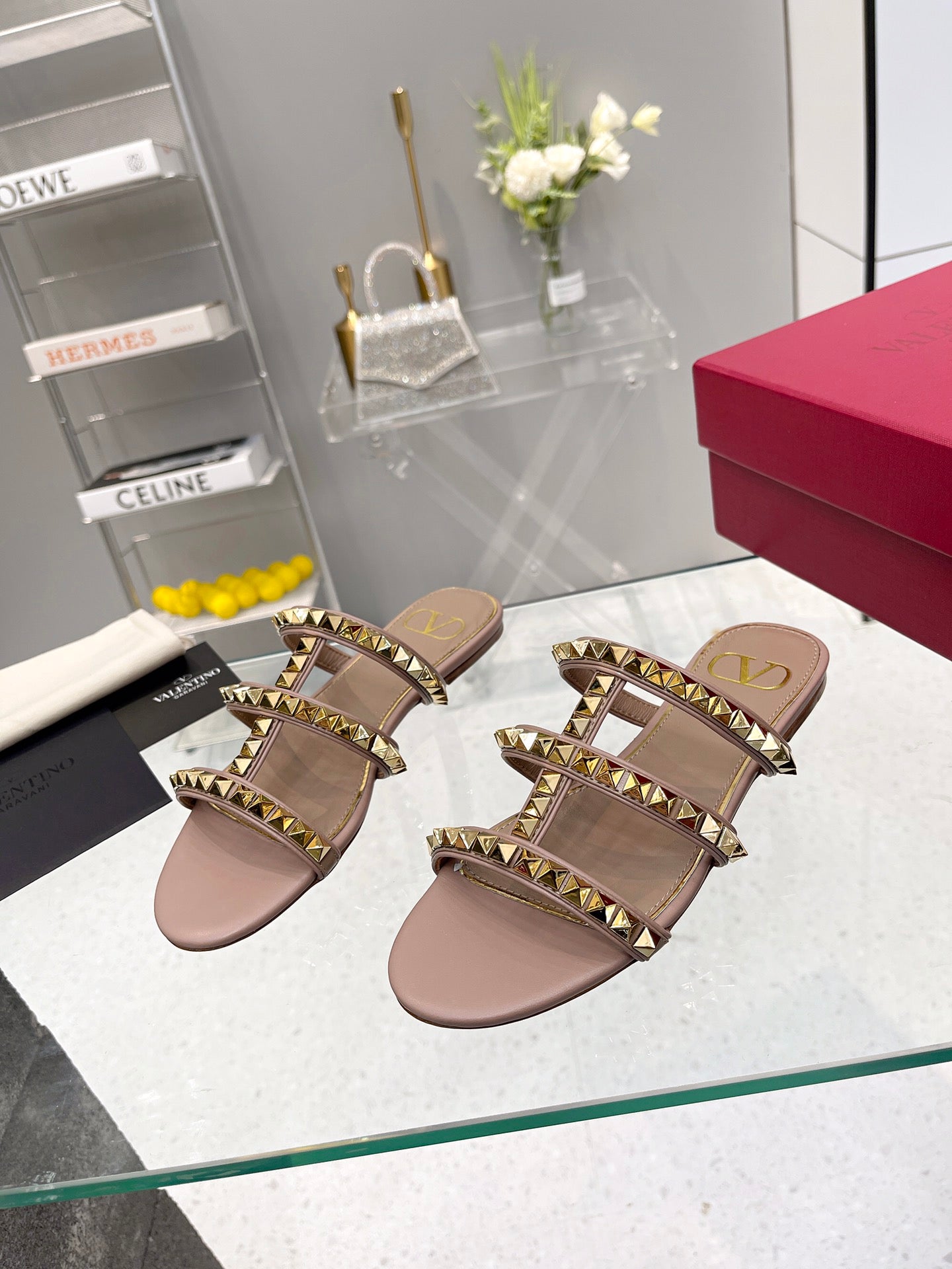 VT 26s Rockstud Flat Sandals Dusty Pink Sheepskin 714931