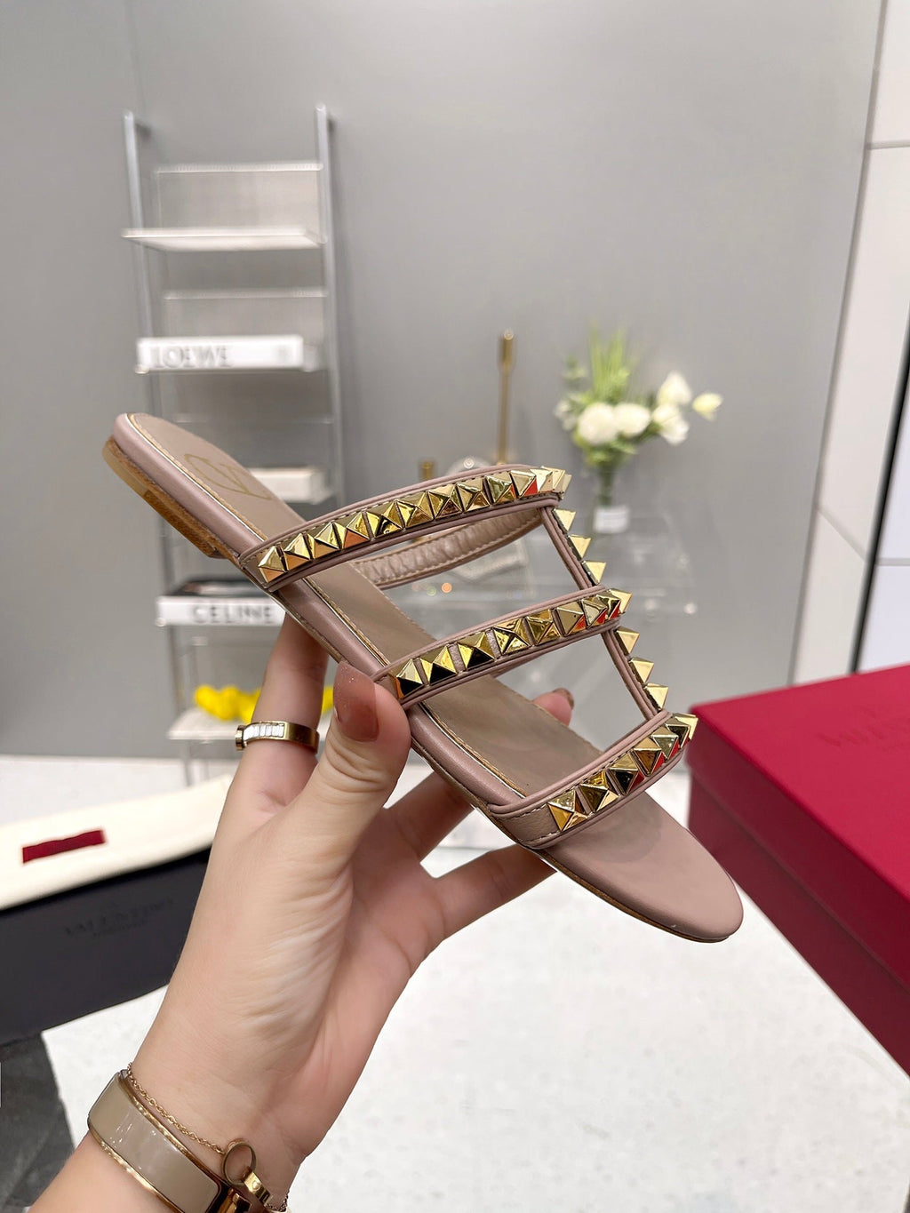 VT 26s Rockstud Flat Sandals Dusty Pink Sheepskin 714931
