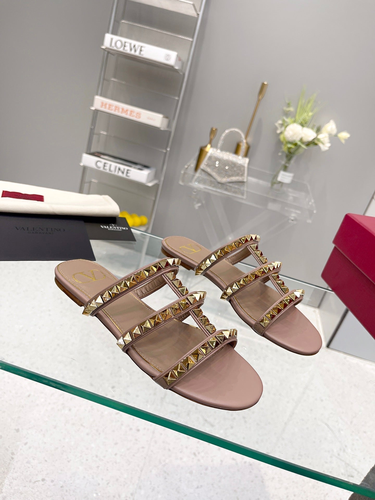 VT 26s Rockstud Flat Sandals Dusty Pink Sheepskin 714931