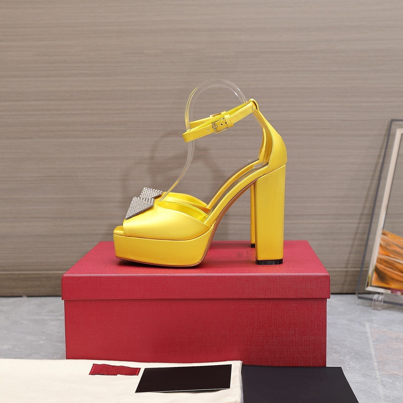 Open Toe Pump With One Stud Diamond Patent Yellow Leather 130MM