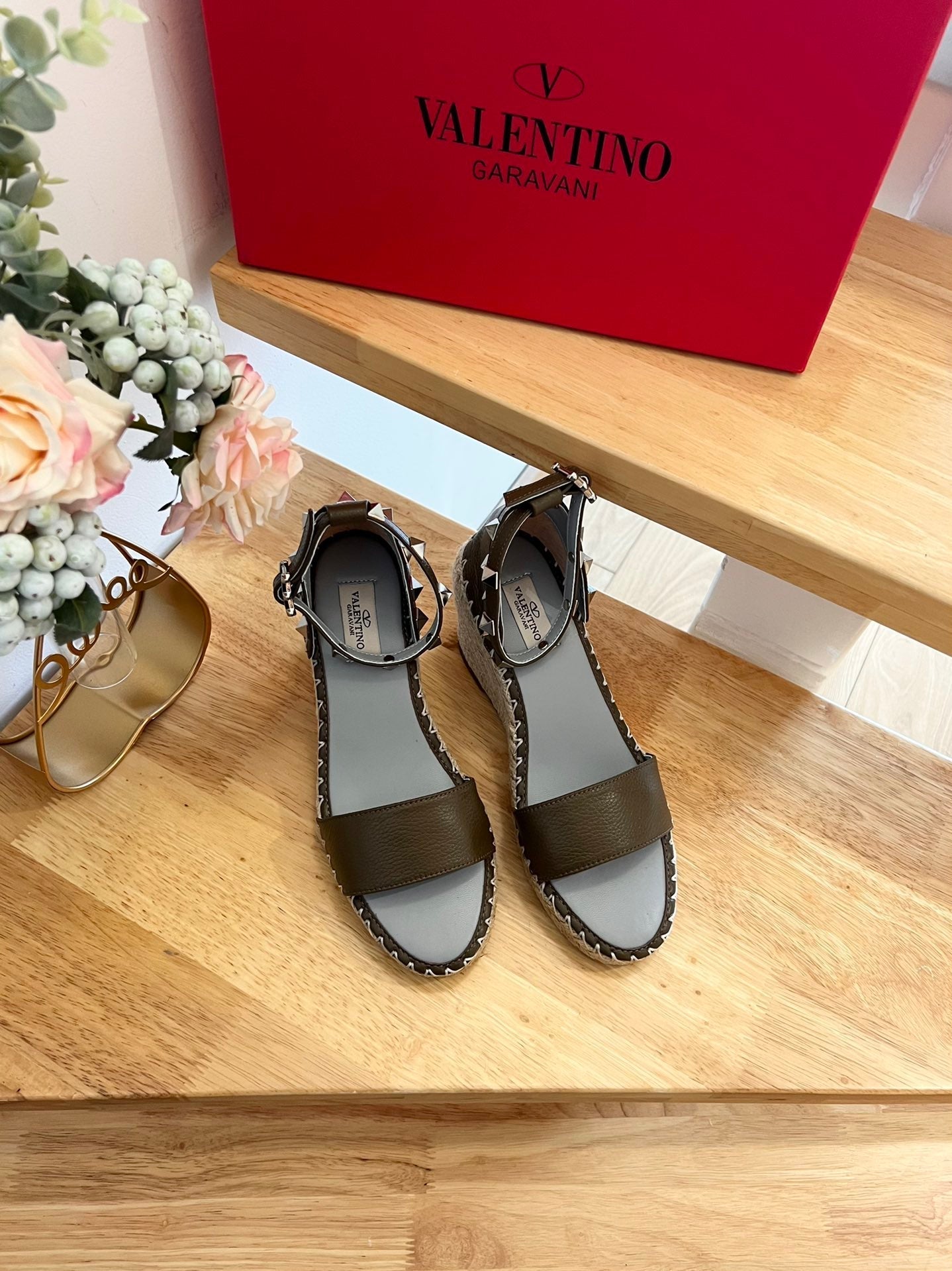 VLogo Rockstud Espadrille Olive Leather 692182
