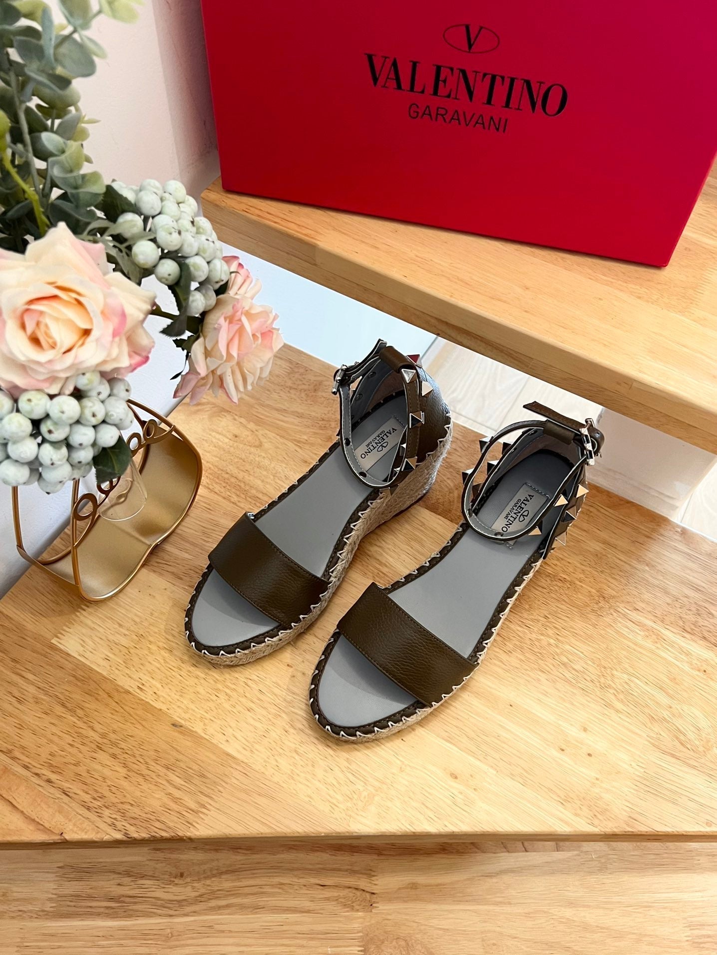 VLogo Rockstud Espadrille Olive Leather 692182