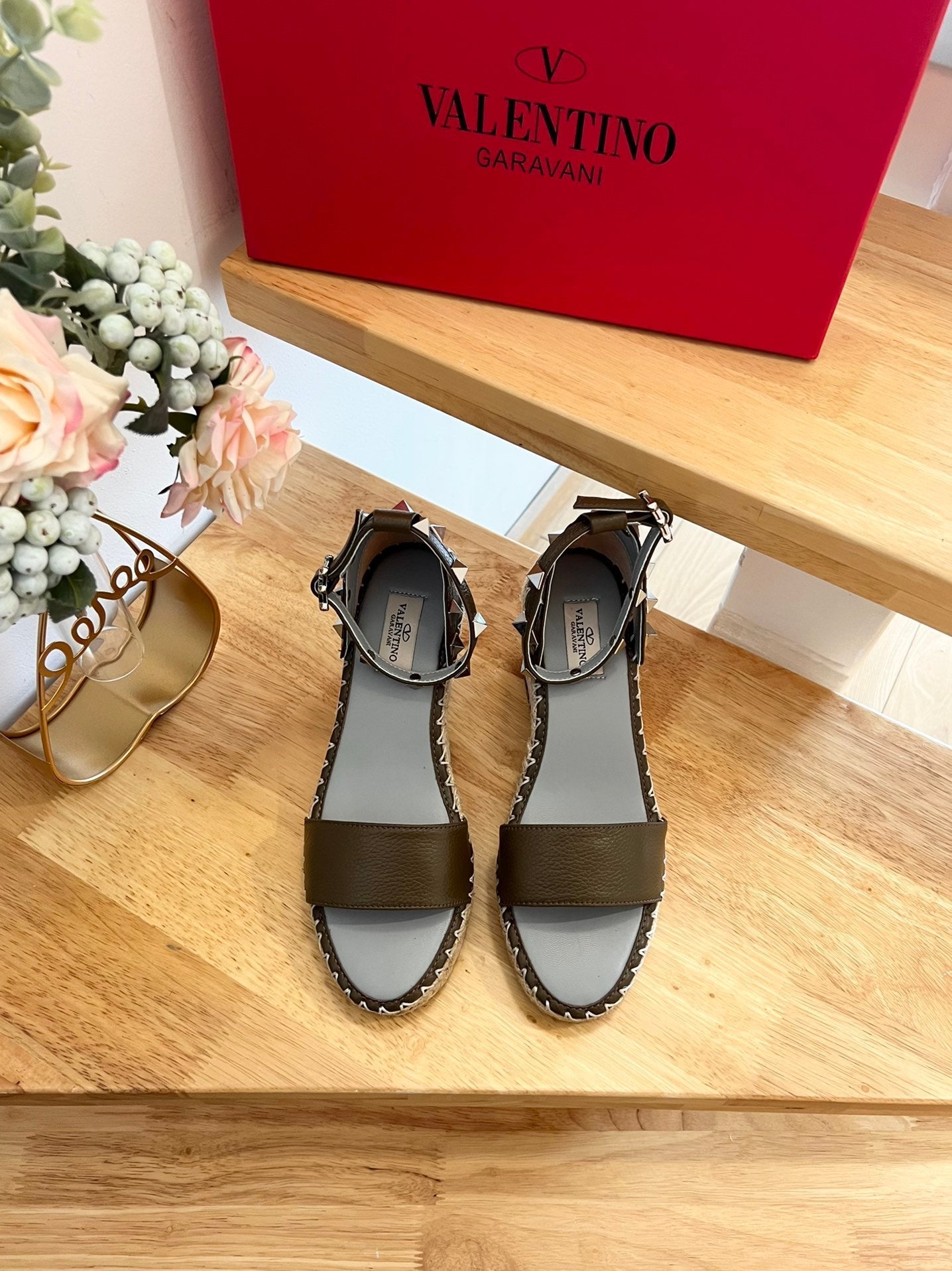 VLogo Rockstud Espadrille Olive Leather 692182