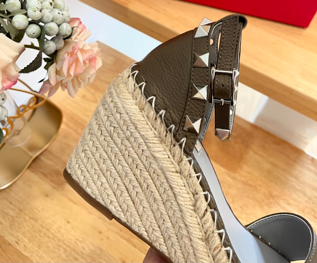 VLogo Rockstud Espadrille Olive Leather 692182