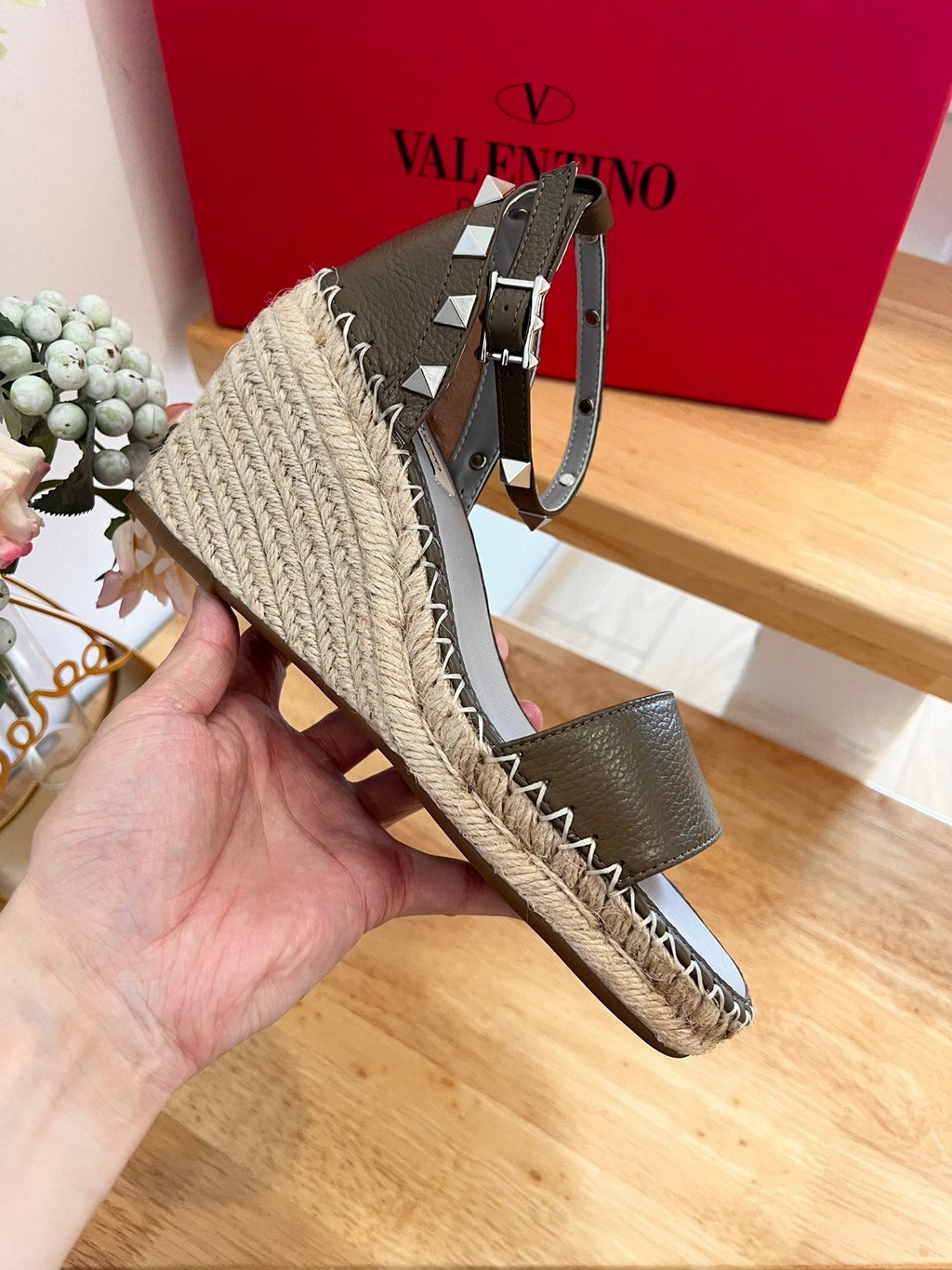VLogo Rockstud Espadrille Olive Leather 692182