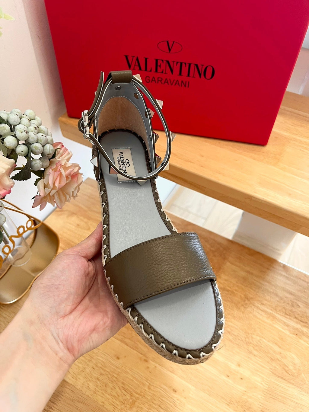VLogo Rockstud Espadrille Olive Leather 692182