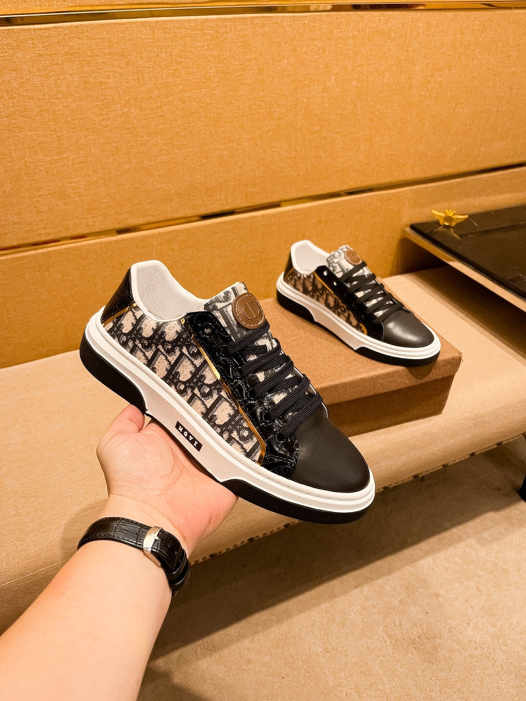 CD LOW TOP SNEAKER CHOCOLATE CALFSKIN