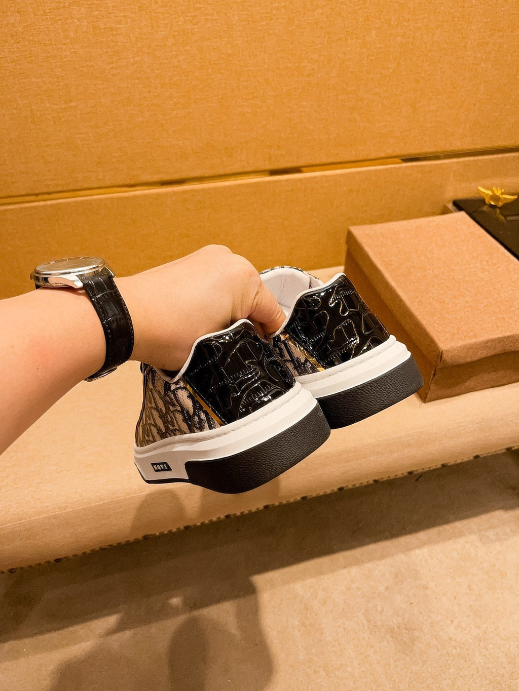 CD LOW TOP SNEAKER CHOCOLATE CALFSKIN