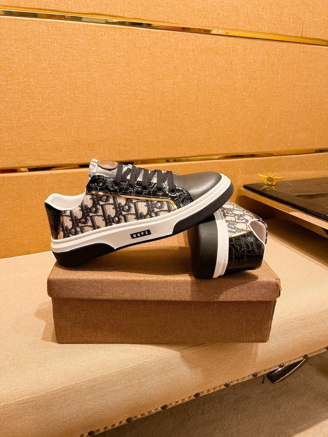 CD LOW TOP SNEAKER CHOCOLATE CALFSKIN