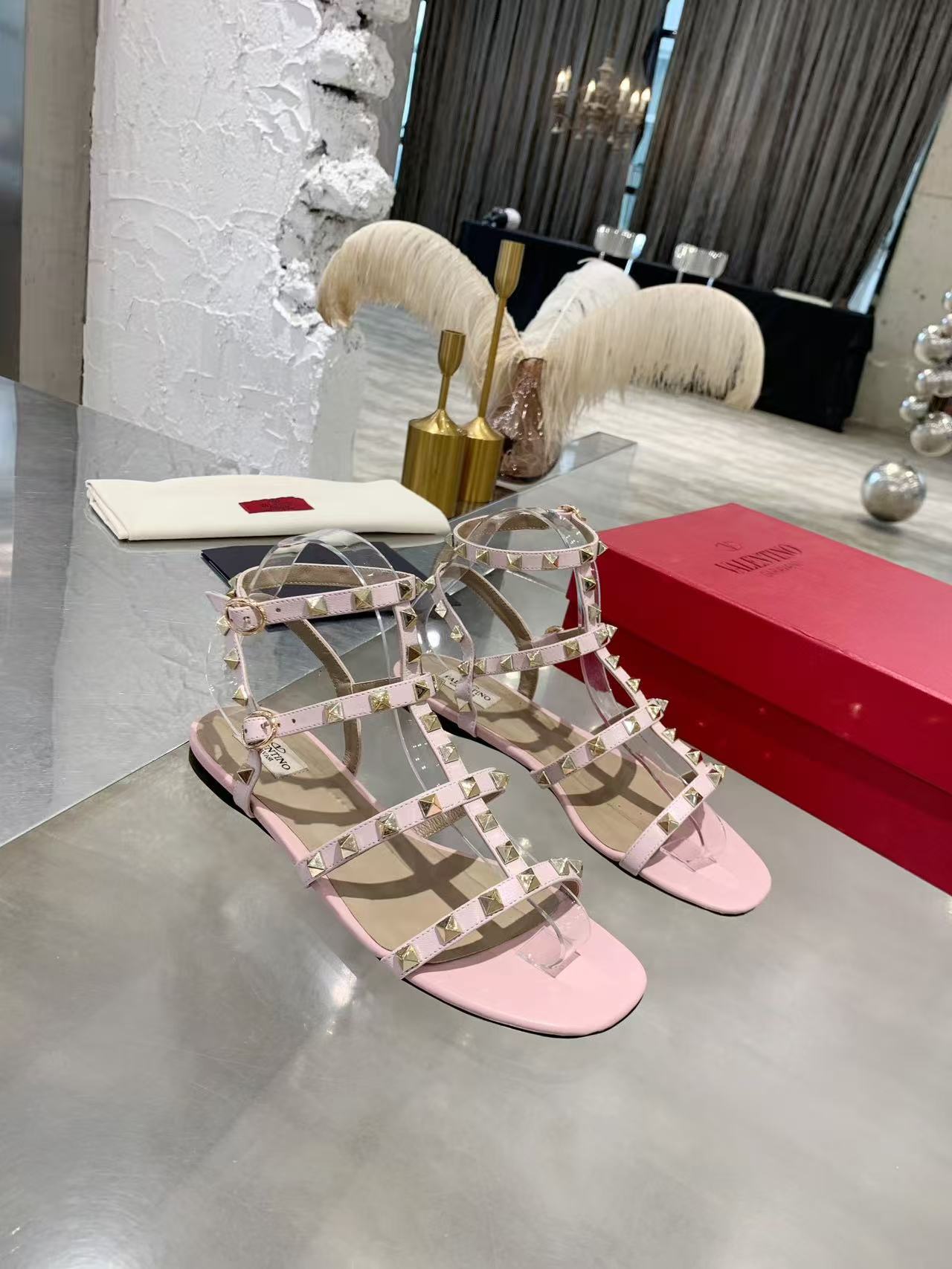 VT Rockstud Sandals Light Pink Leather