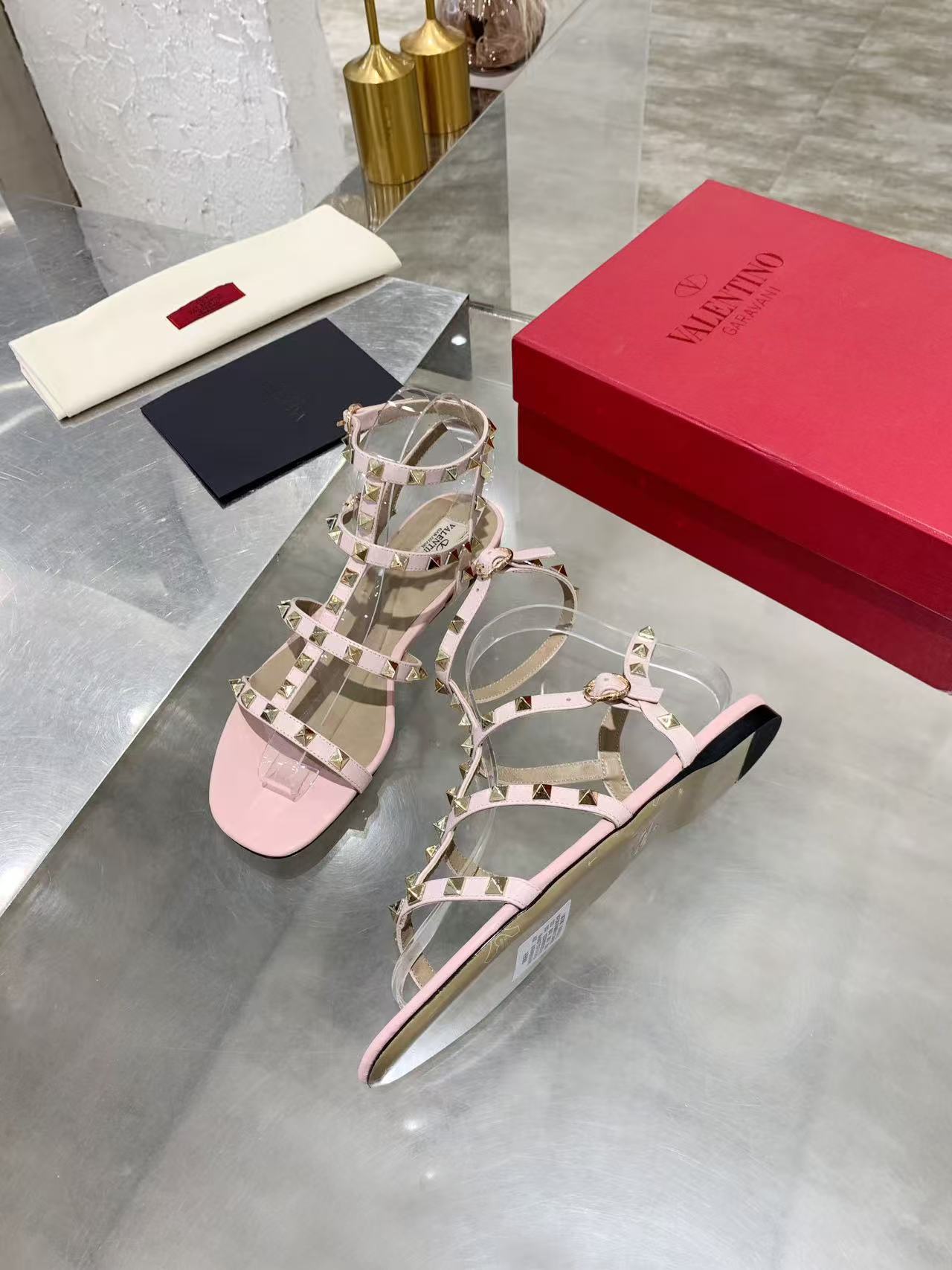 VT Rockstud Sandals Light Pink Leather