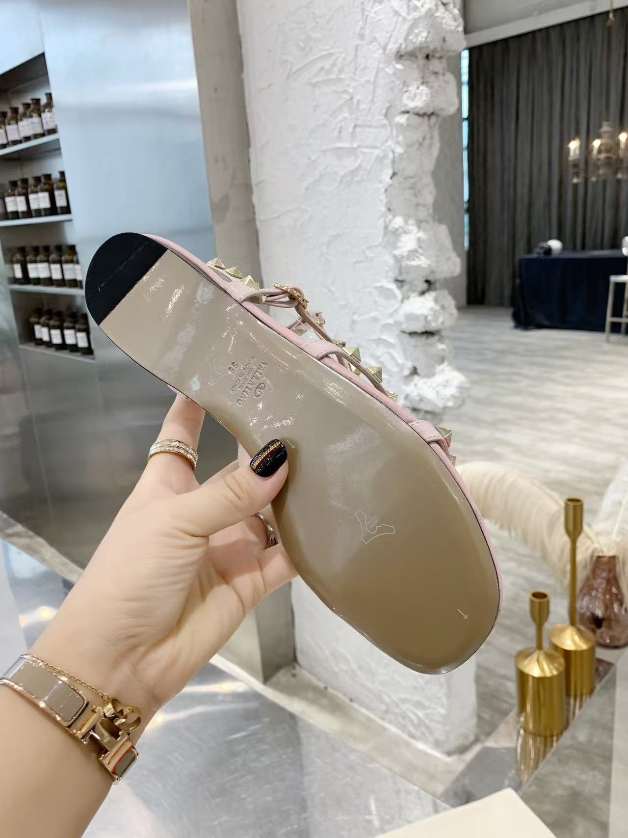 VT Rockstud Sandals Light Pink Leather