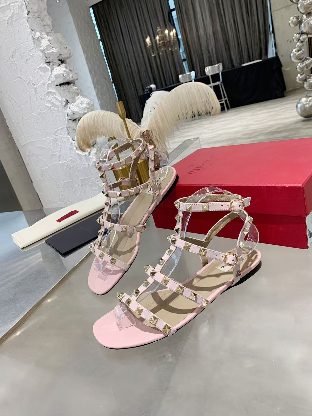 VT Rockstud Sandals Light Pink Leather