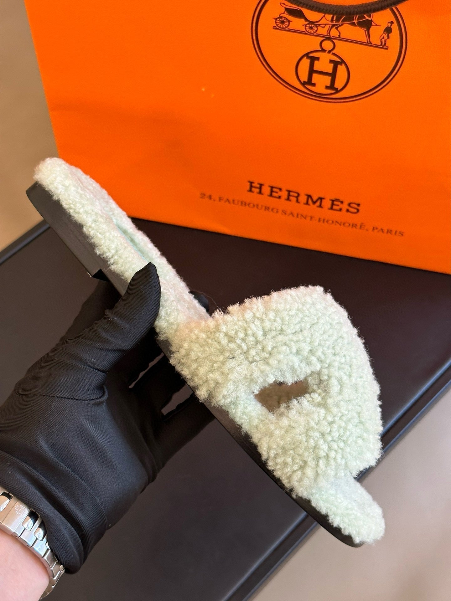 HERMES 0RAN SANDAL SHEARLING LIGHT GREEN
