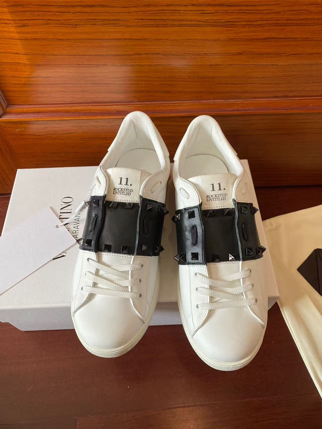 VT Rockstud Untitled Sneakers Black White Leather