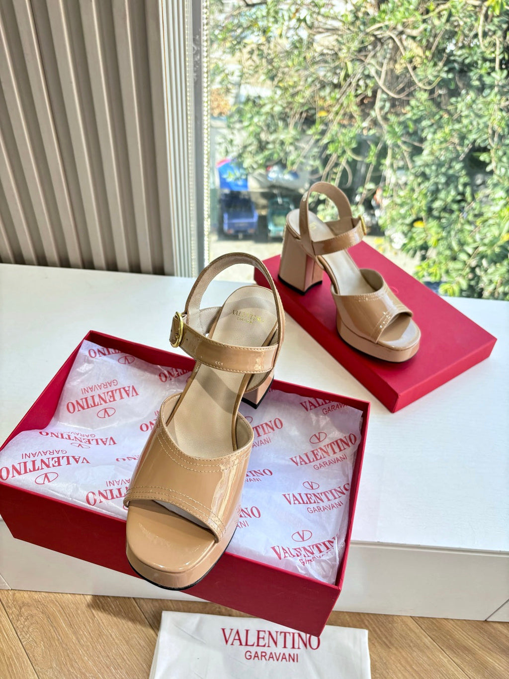 Valentino Fawcette Platform Sandal Beige Patent Leather 702277