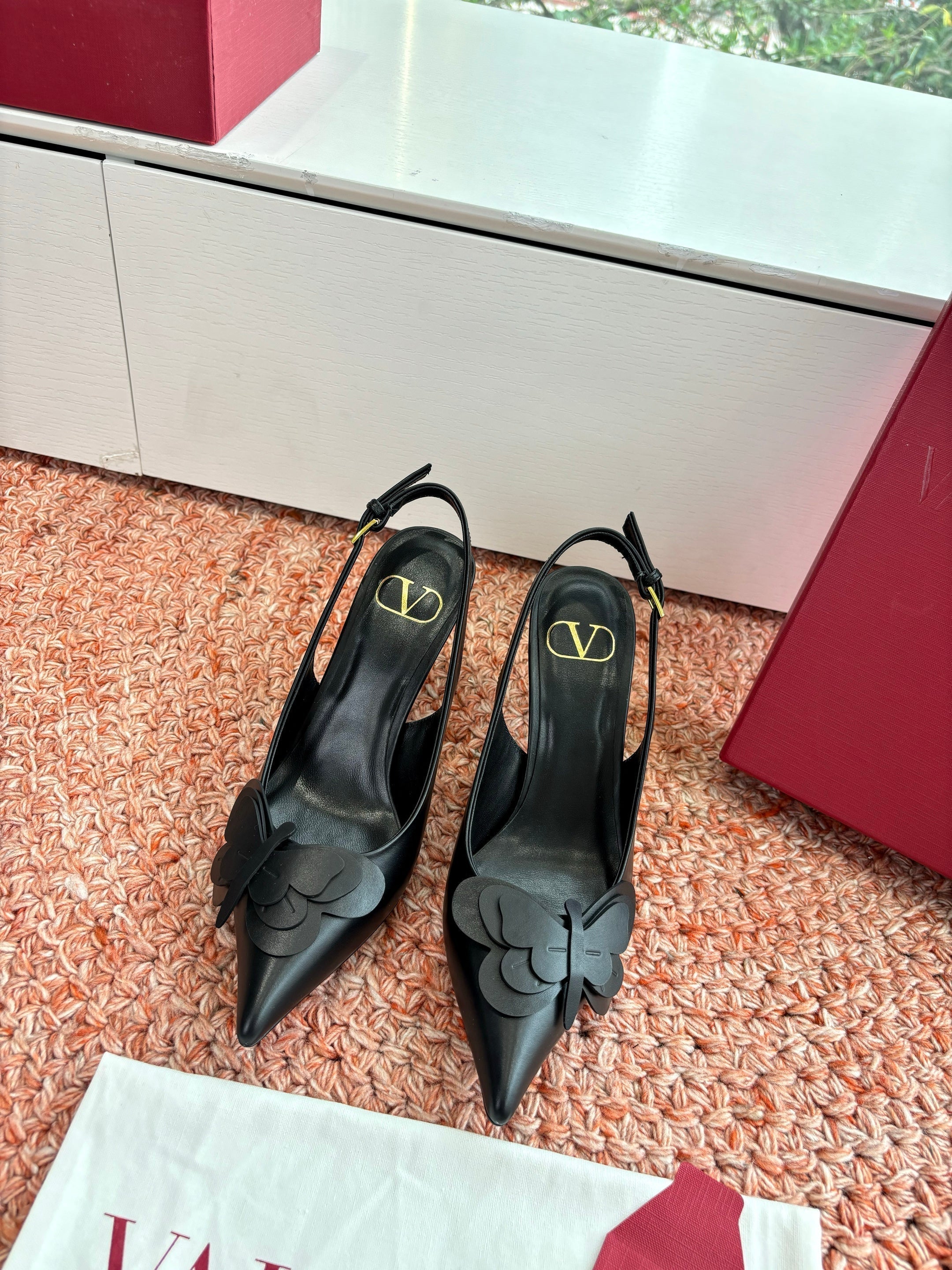 VT 26s Butterfly Slingback Black Leather 604041