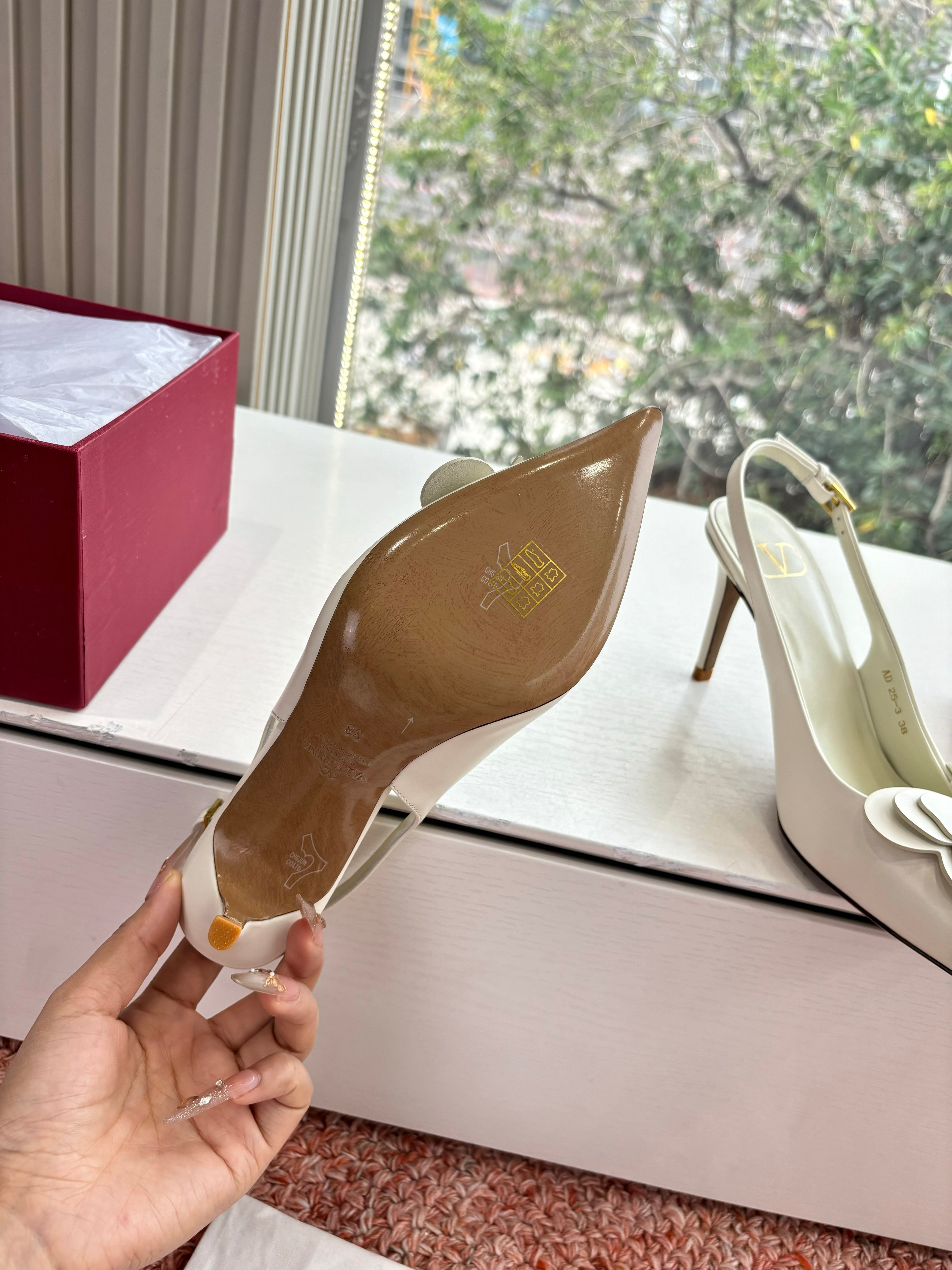 VT 26s Butterfly Slingback White Leather 604040
