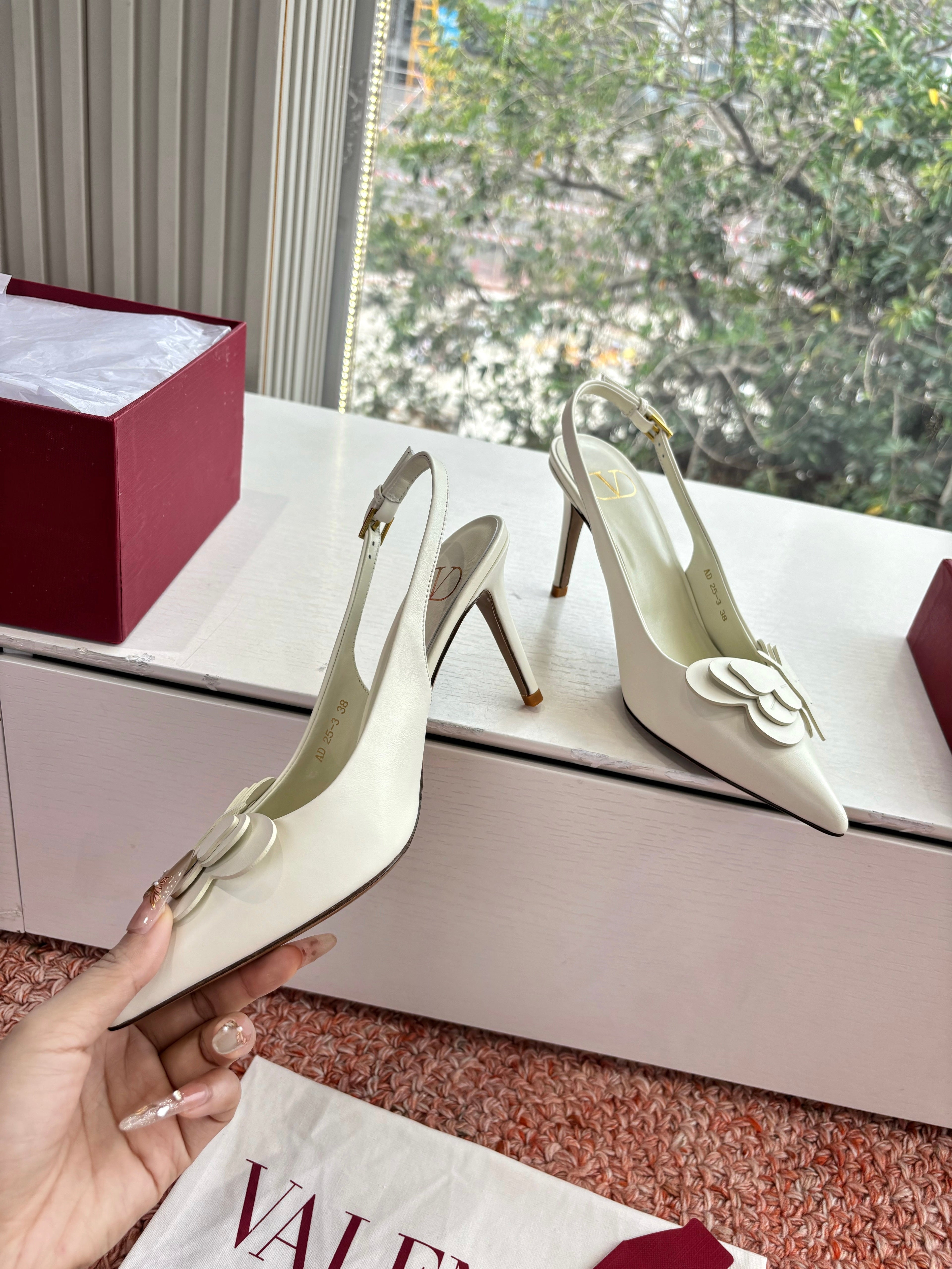 VT 26s Butterfly Slingback White Leather 604040
