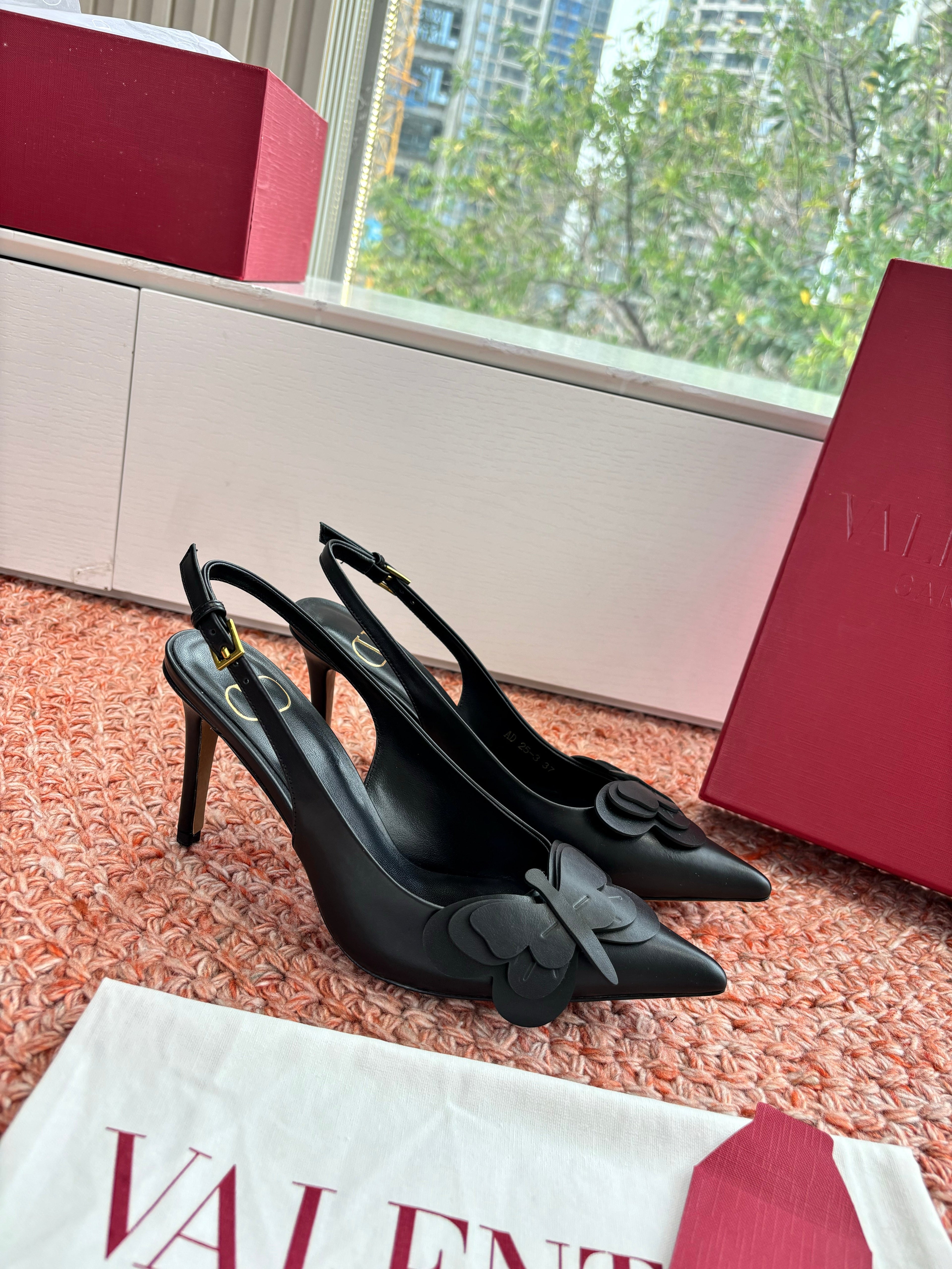 VT 26s Butterfly Slingback Black Leather 604041