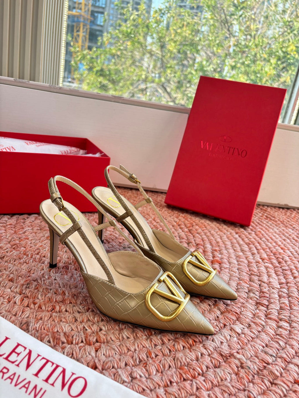 VLogo Signature Slingback 80mm Gold Embossed Sheepskin 702209