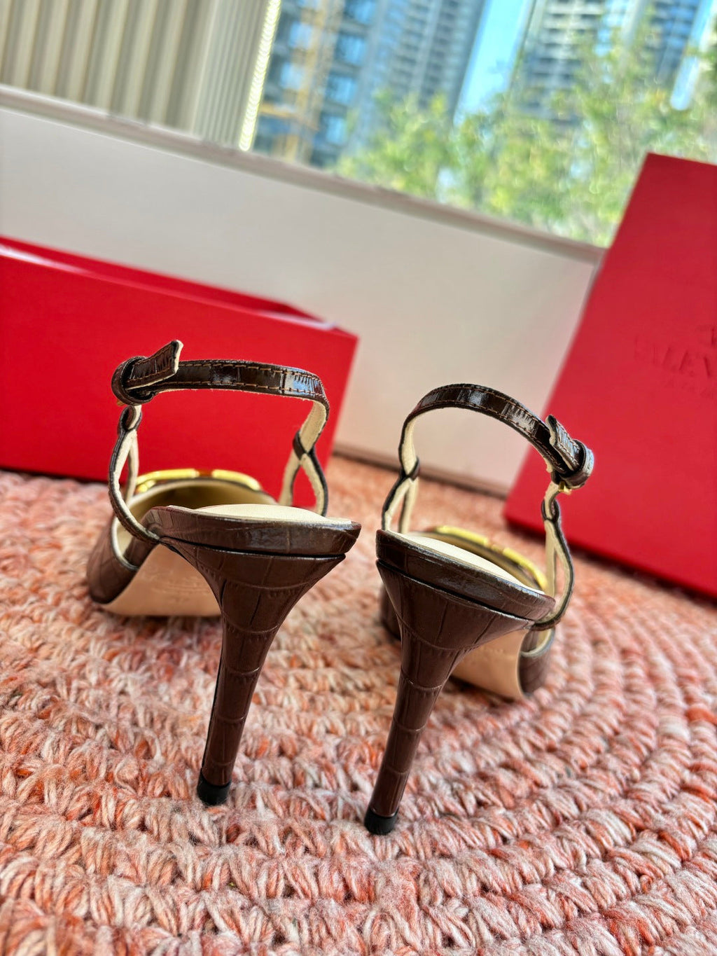VLogo Signature Slingback 80mm Brown Embossed Sheepskin 702210