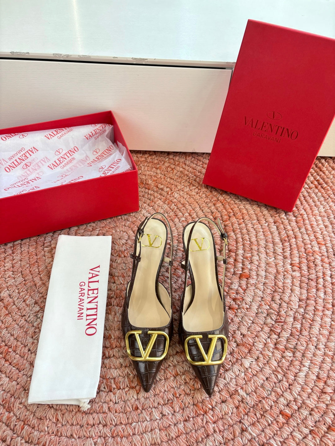 VLogo Signature Slingback 80mm Brown Embossed Sheepskin 702210