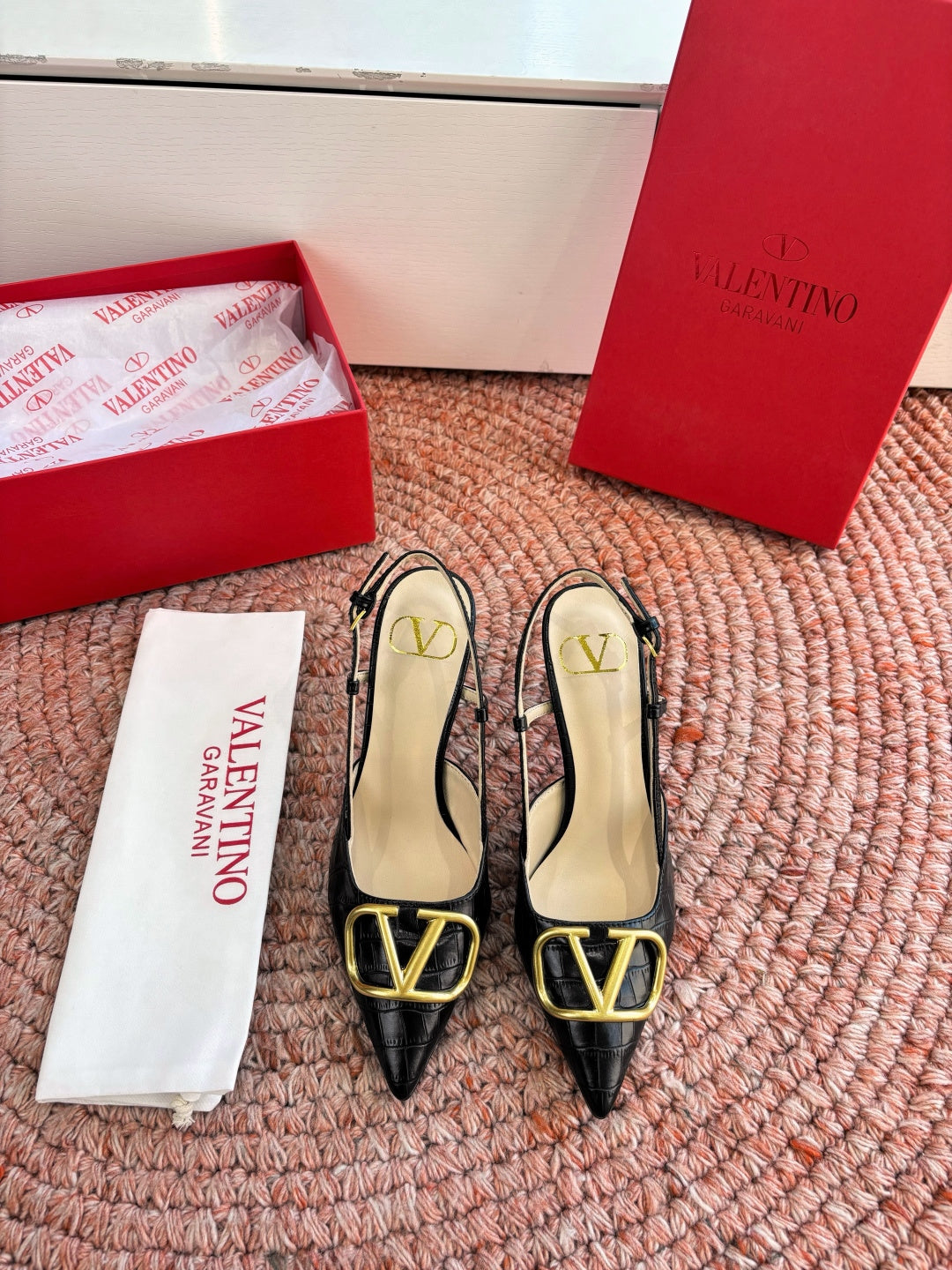 VLogo Signature Slingback 80mm Black Embossed Sheepskin 702211