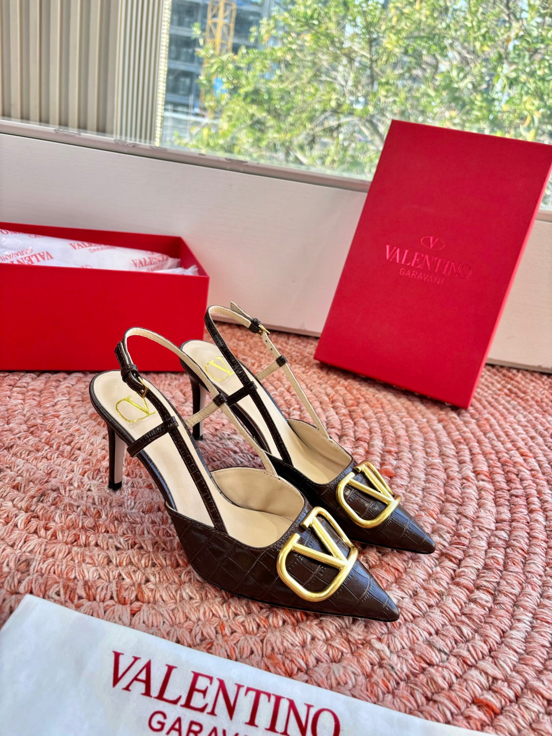 VLogo Signature Slingback 80mm Brown Embossed Sheepskin 702210