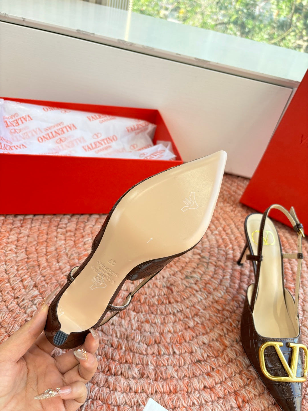 VLogo Signature Slingback 80mm Brown Embossed Sheepskin 702210